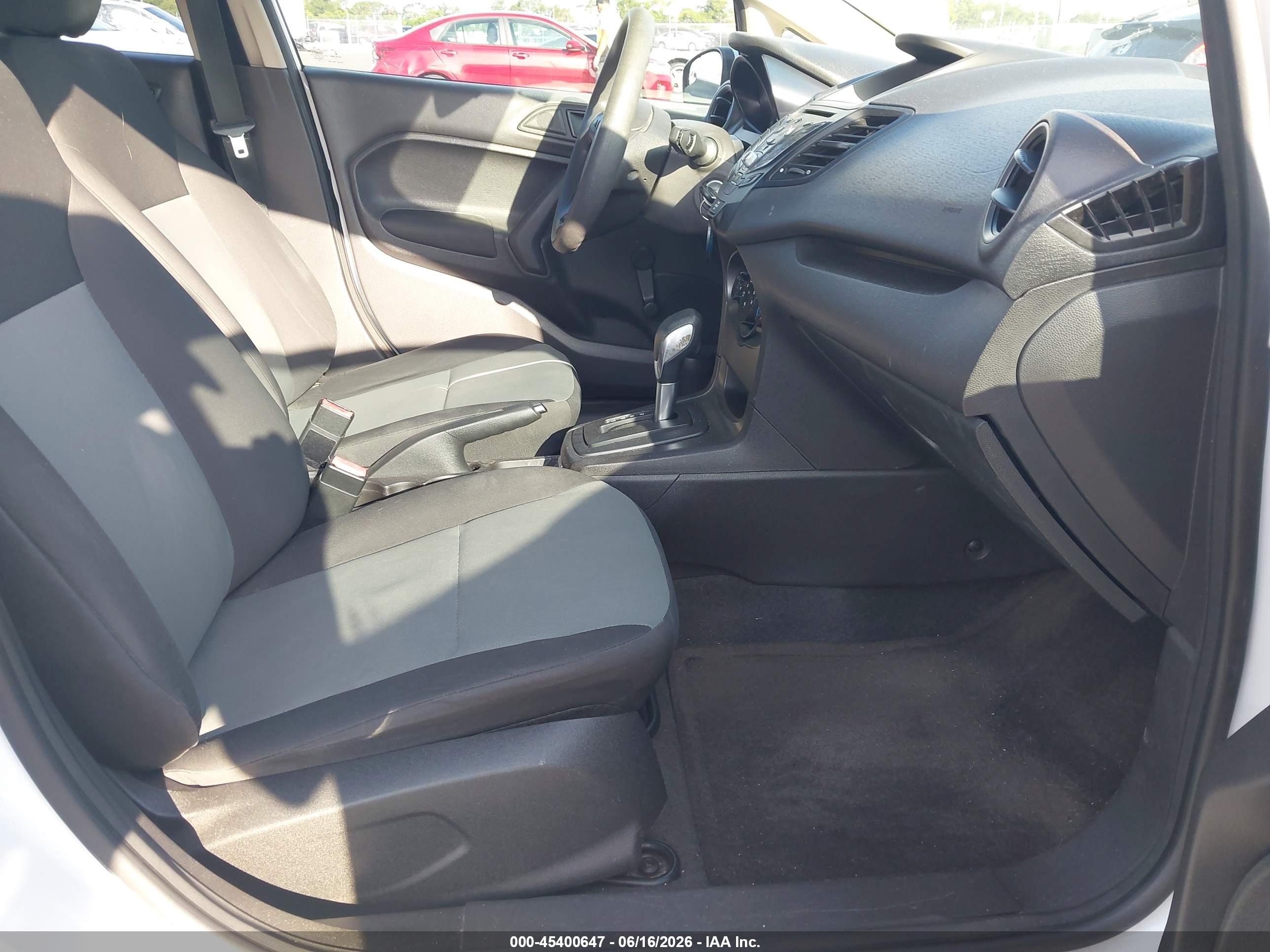 2015 Ford Fiesta S White vin: 3FADP4AJ7FM210652