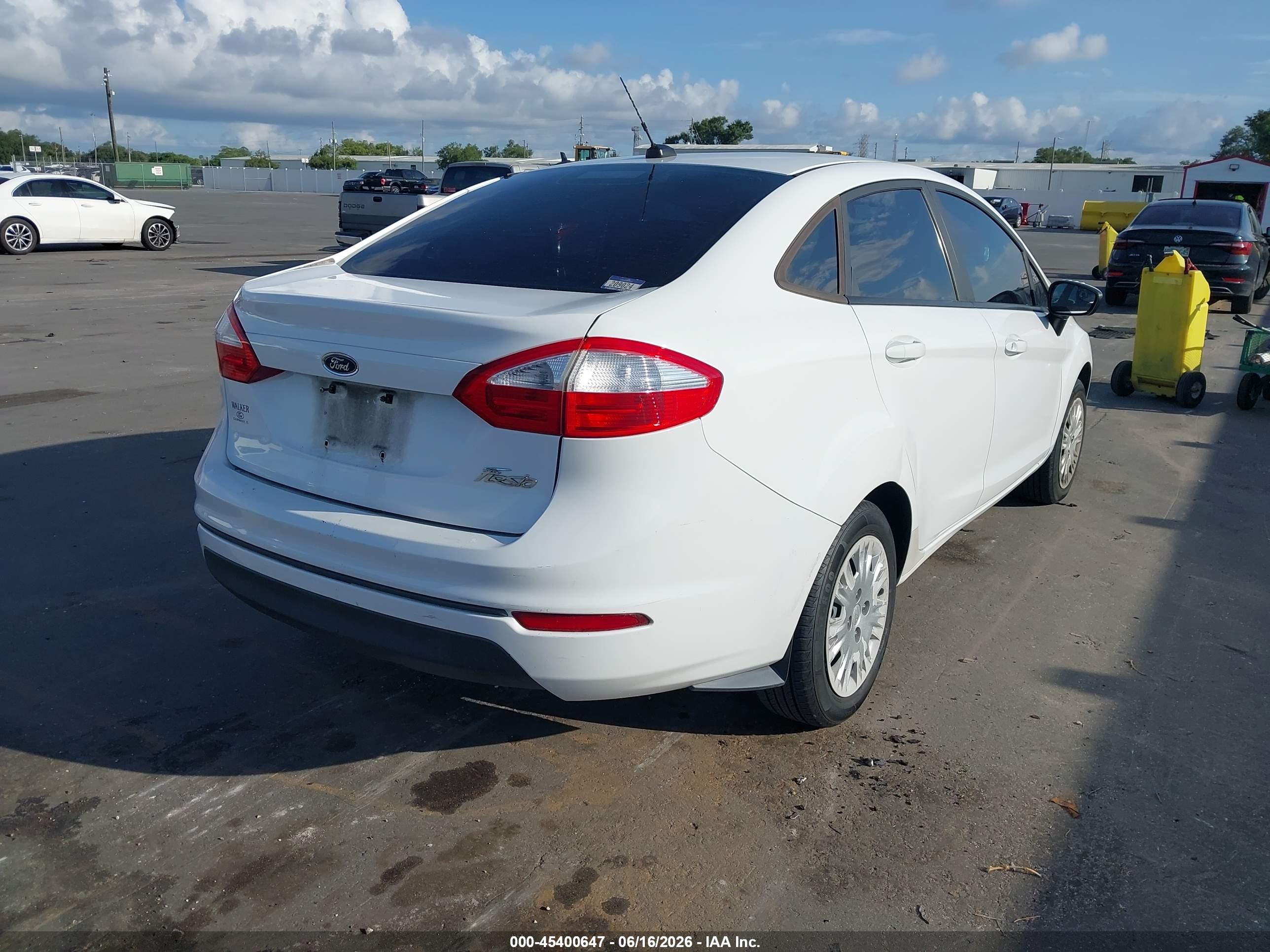 2015 Ford Fiesta S White vin: 3FADP4AJ7FM210652