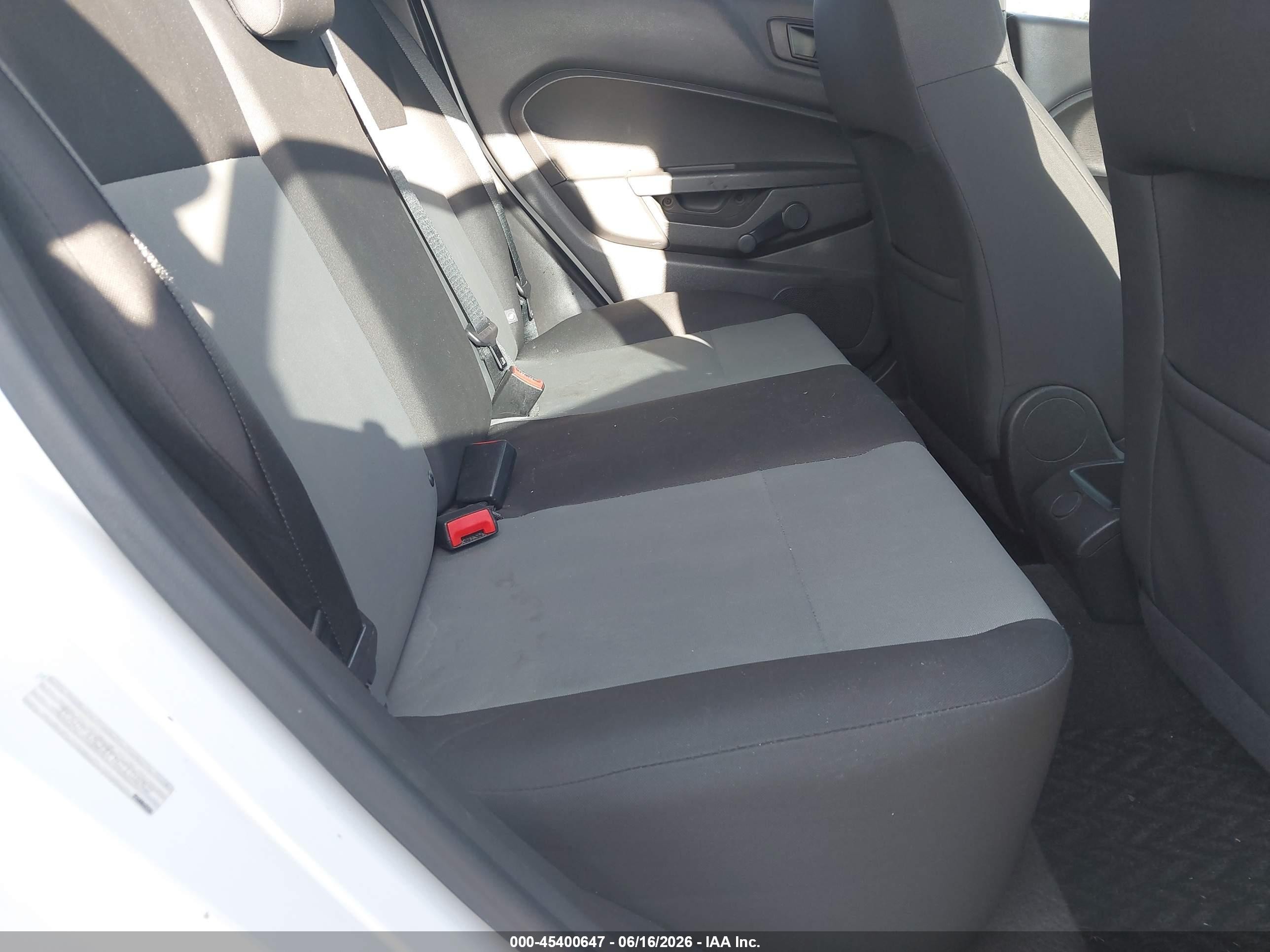 2015 Ford Fiesta S White vin: 3FADP4AJ7FM210652