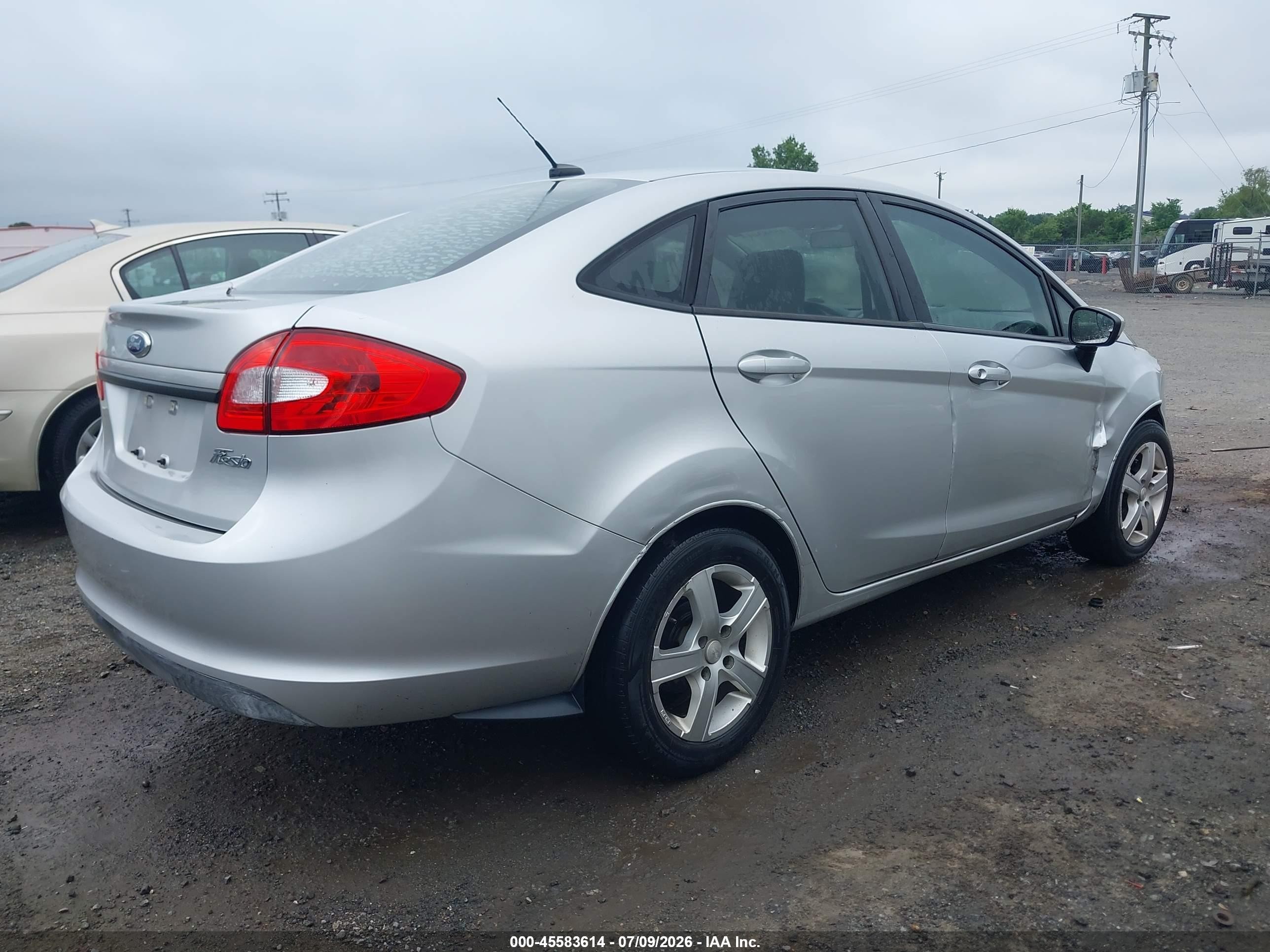 2012 Ford Fiesta S Silver vin: 3FADP4AJ8CM170092