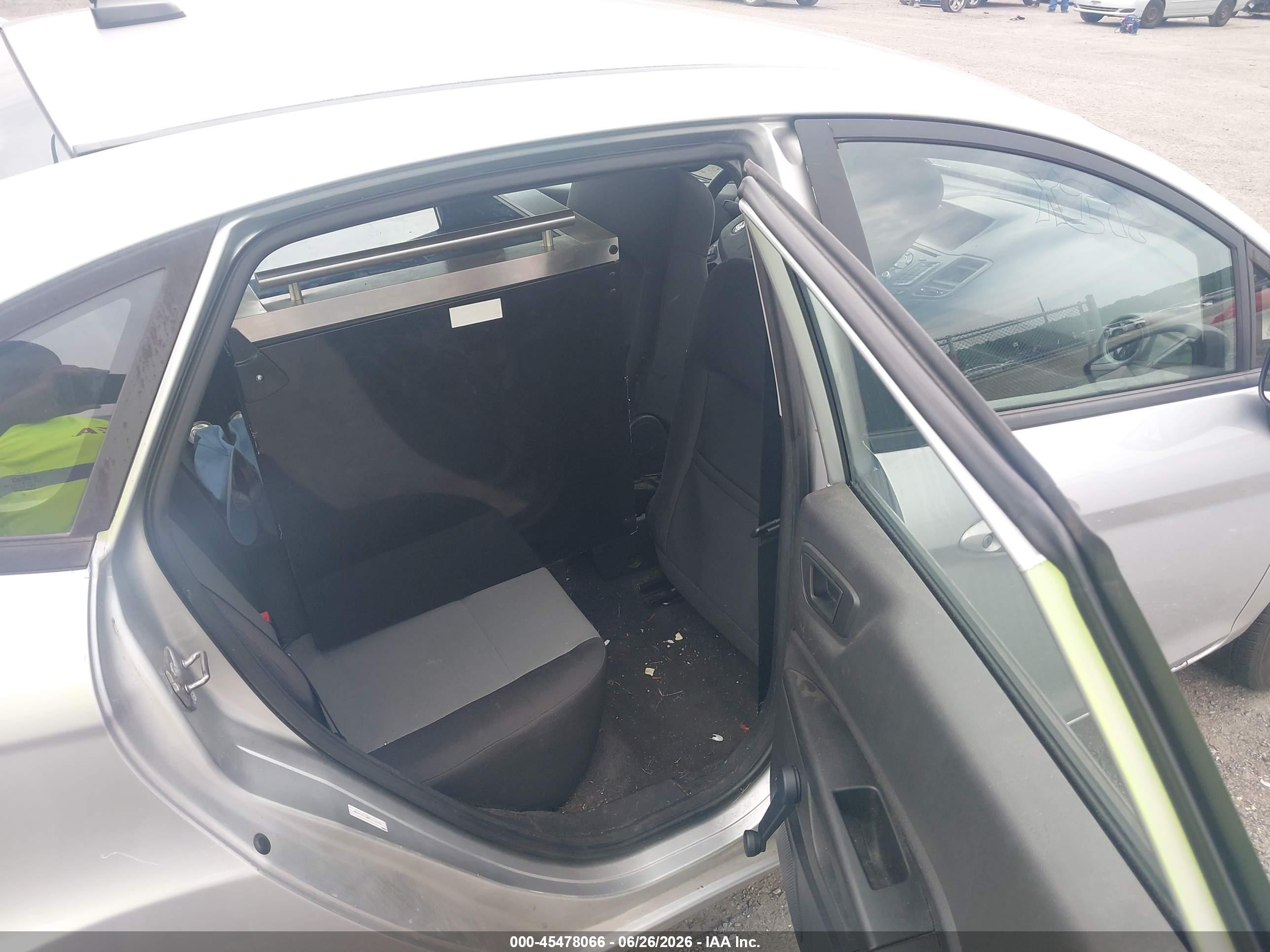 2015 Ford Fiesta S Silver vin: 3FADP4AJ8FM219926
