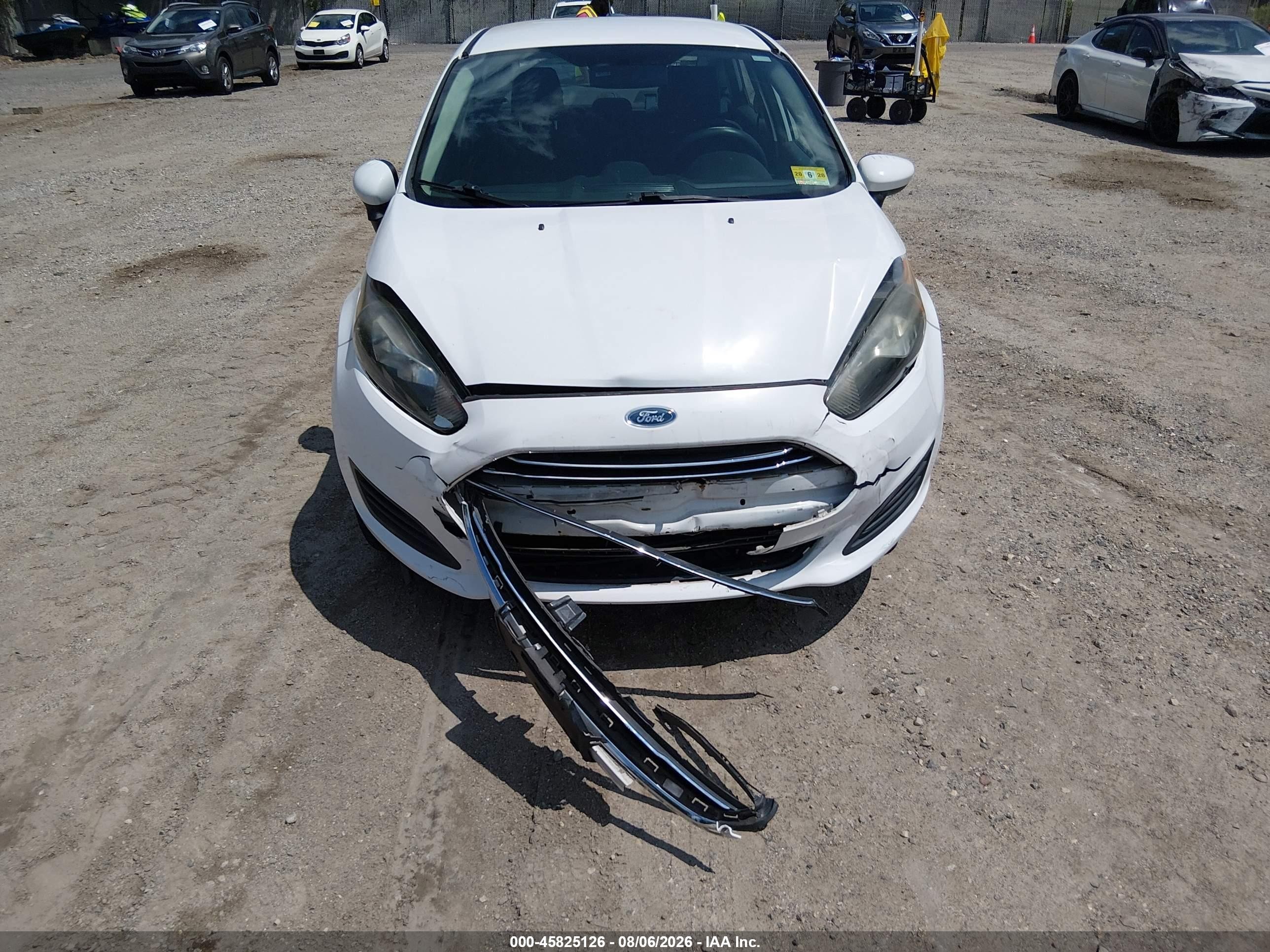 2015 Ford Fiesta S White vin: 3FADP4AJ8FM225564