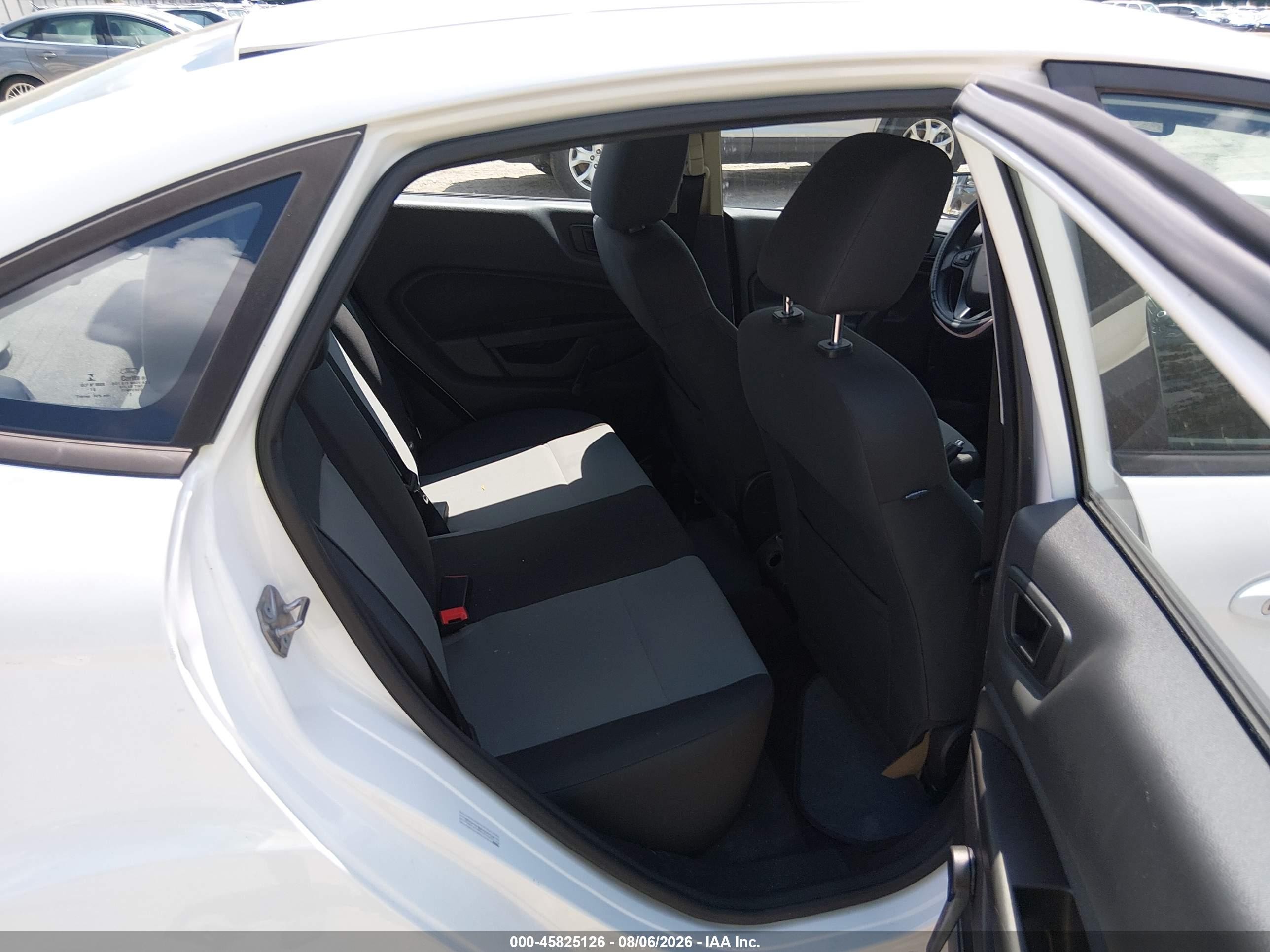 2015 Ford Fiesta S White vin: 3FADP4AJ8FM225564