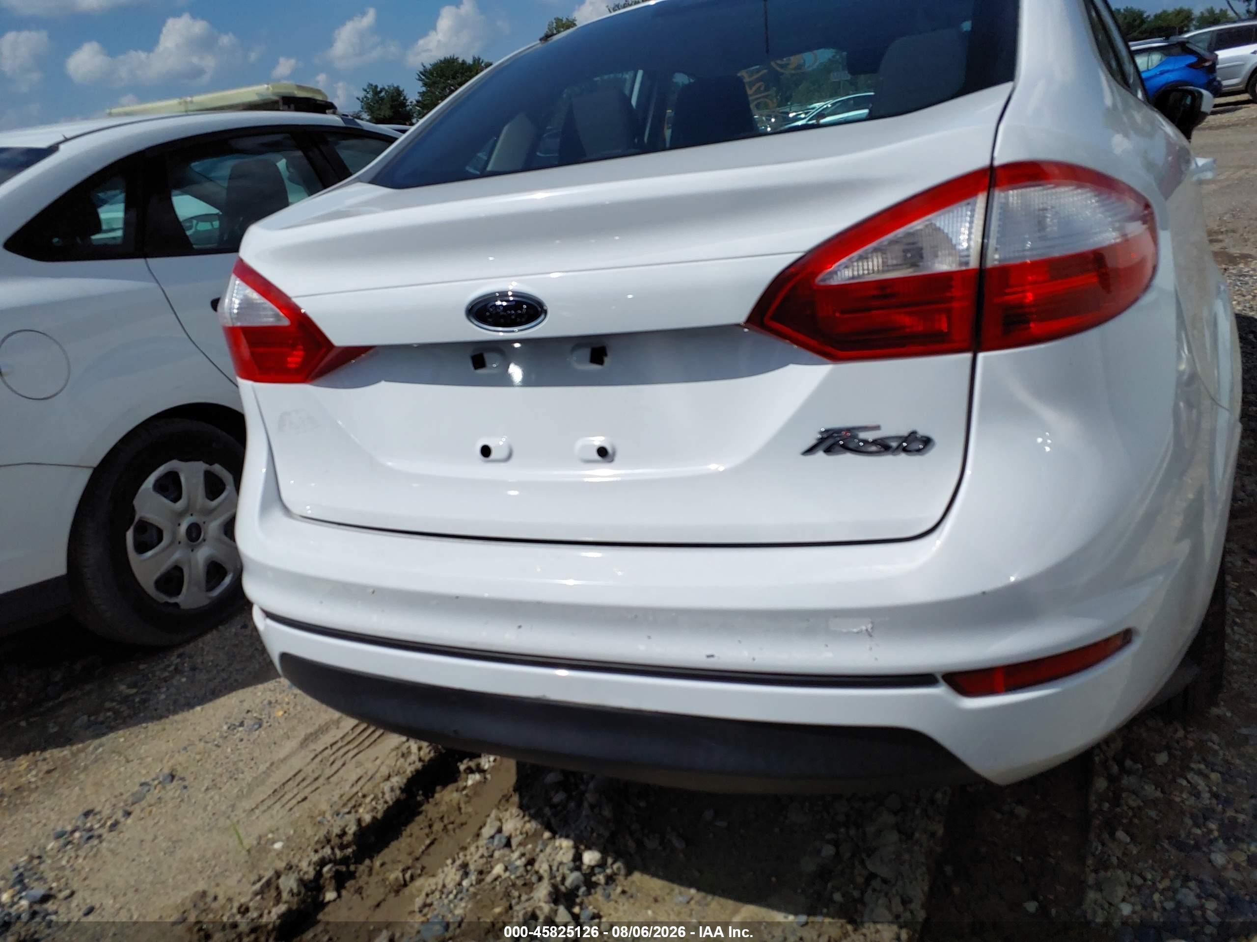 2015 Ford Fiesta S White vin: 3FADP4AJ8FM225564