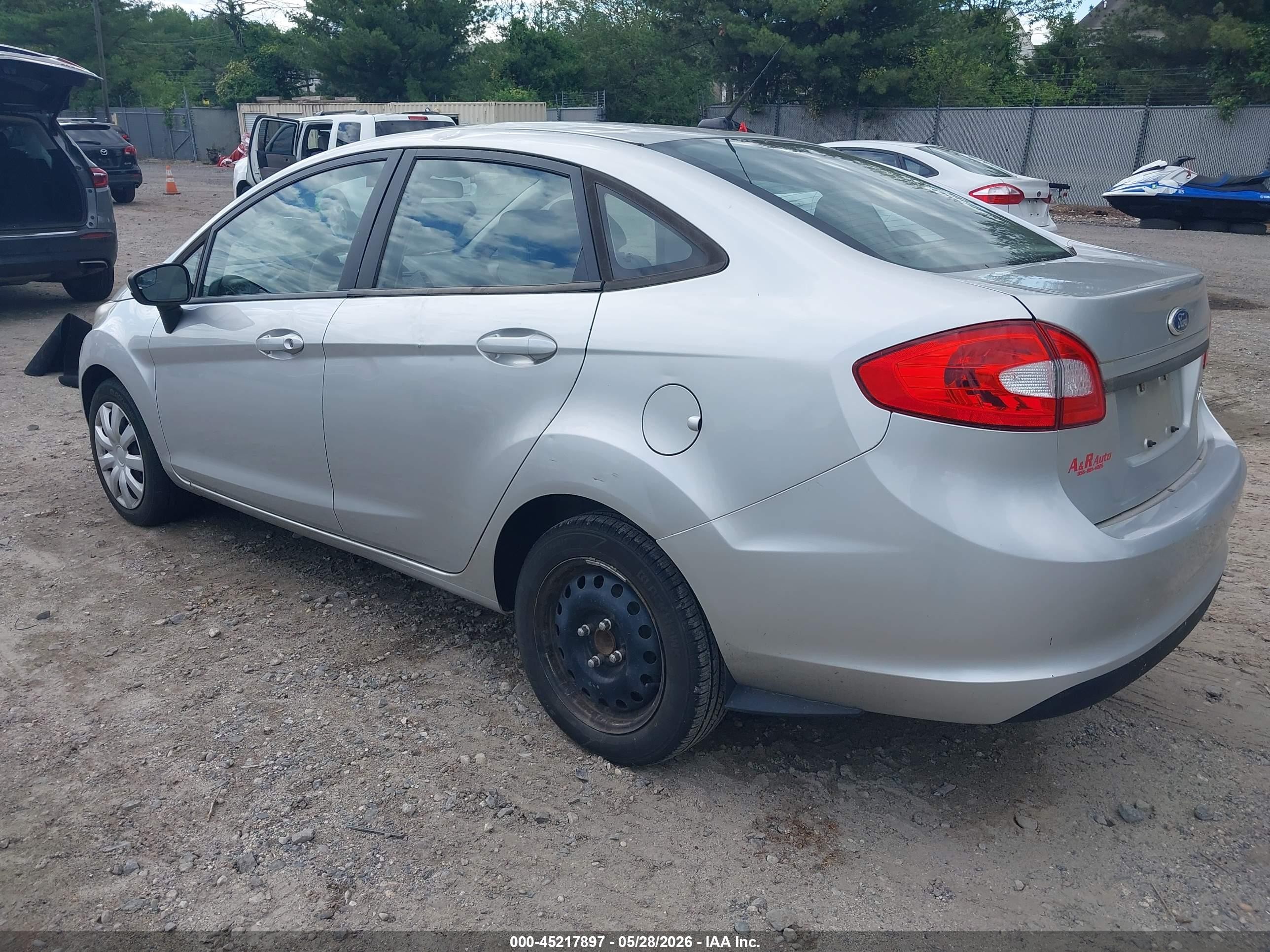2011 Ford Fiesta S Silver vin: 3FADP4AJ9BM127203