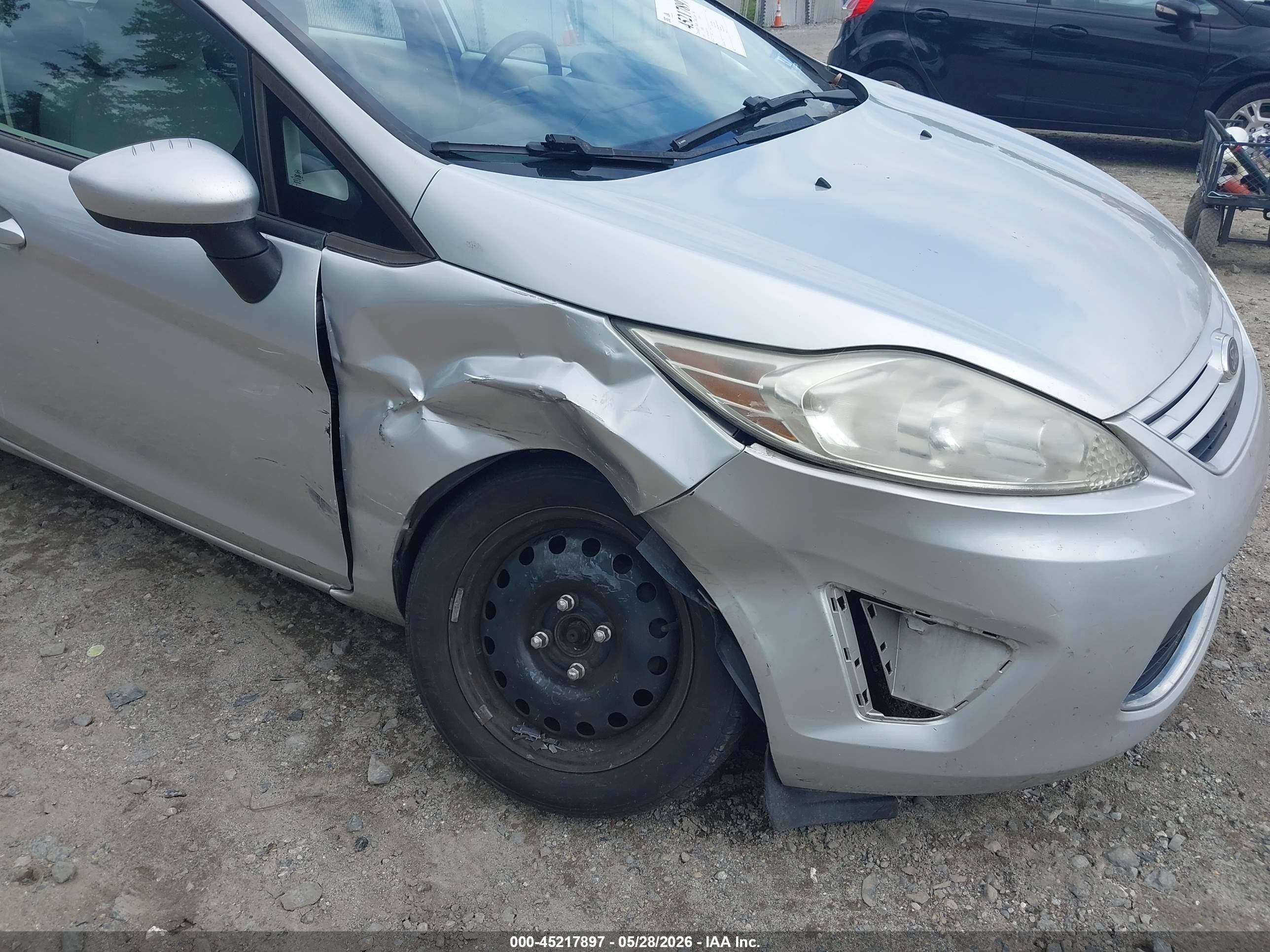 2011 Ford Fiesta S Silver vin: 3FADP4AJ9BM127203