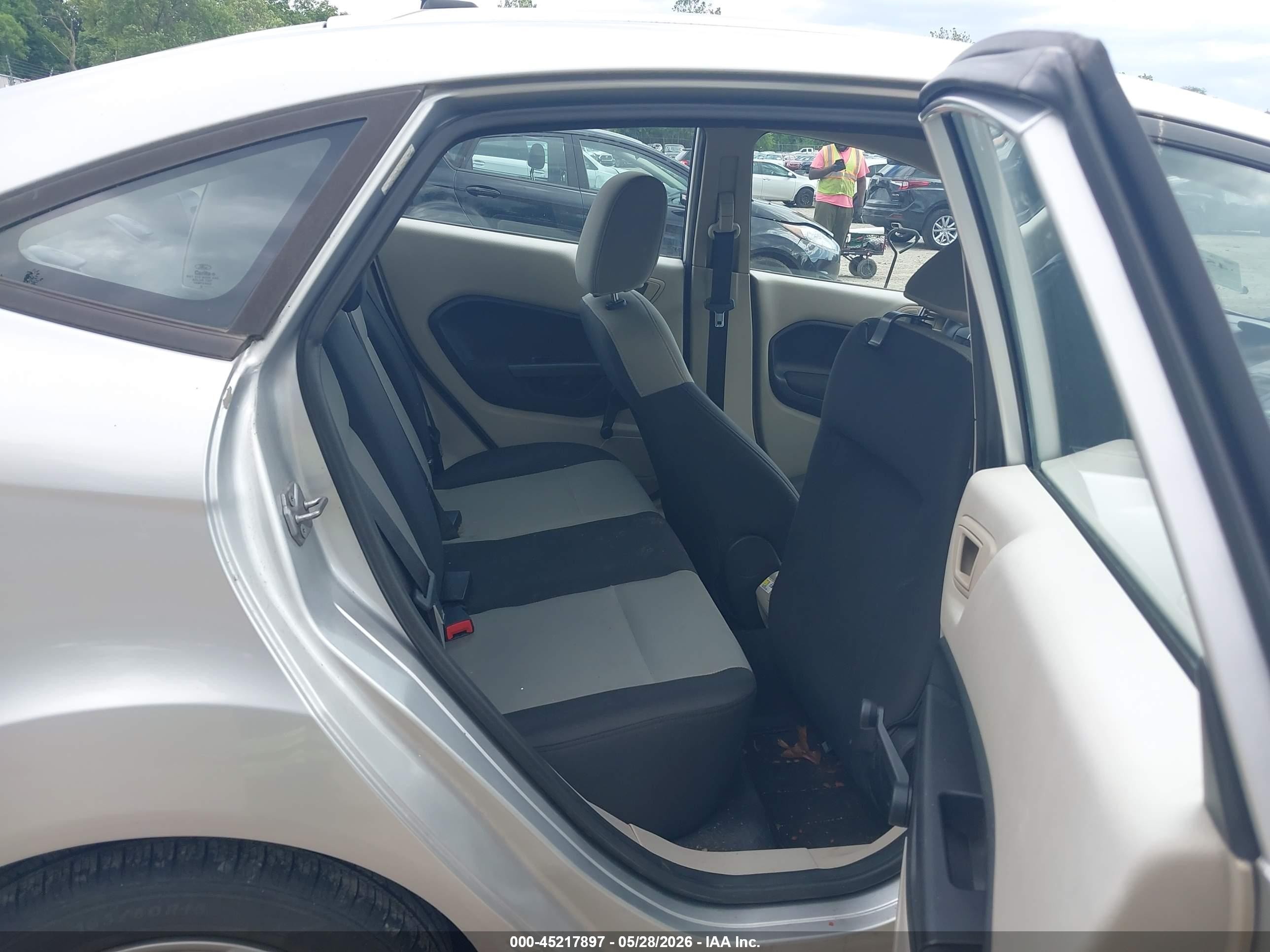 2011 Ford Fiesta S Silver vin: 3FADP4AJ9BM127203