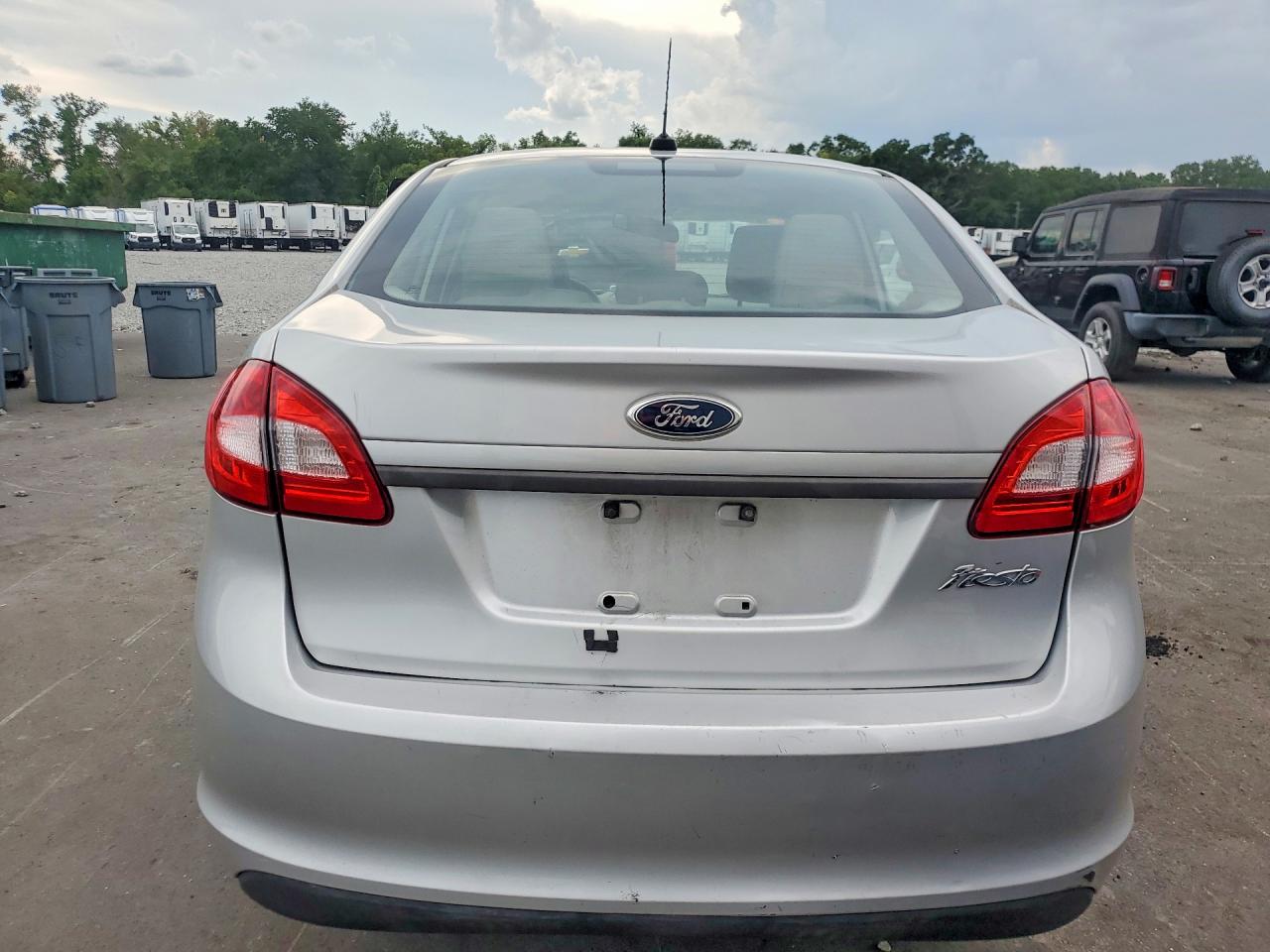 2012 Ford Fiesta S Silver vin: 3FADP4AJ9CM160767