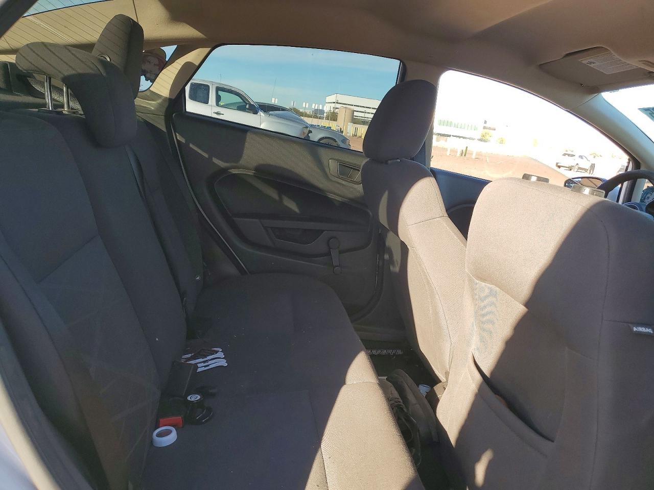 2014 Ford Fiesta S White vin: 3FADP4AJ9EM200929