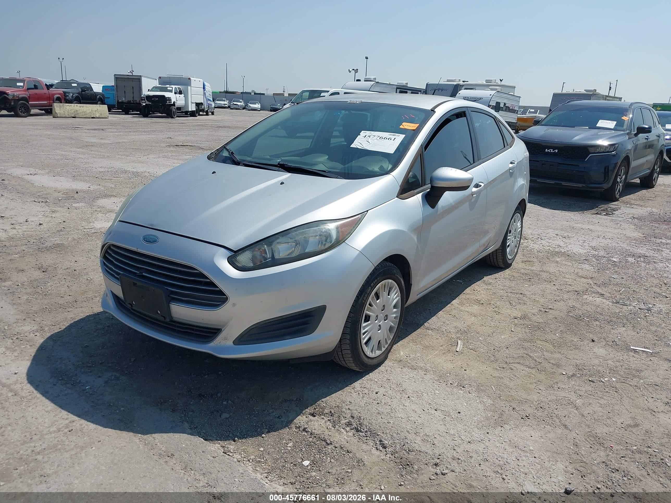 2014 Ford Fiesta S Серебряный vin: 3FADP4AJ9EM211929