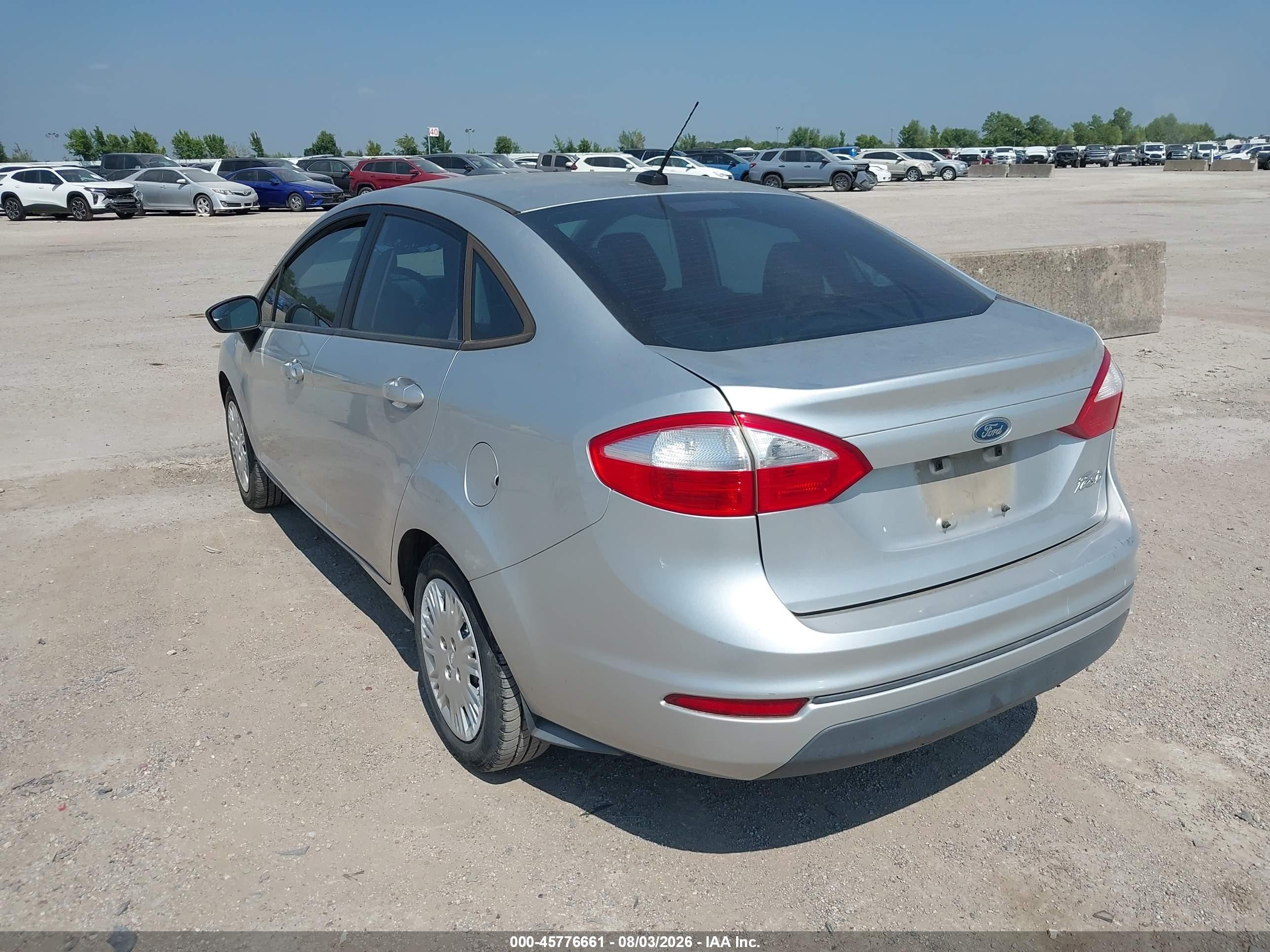 2014 Ford Fiesta S Серебряный vin: 3FADP4AJ9EM211929