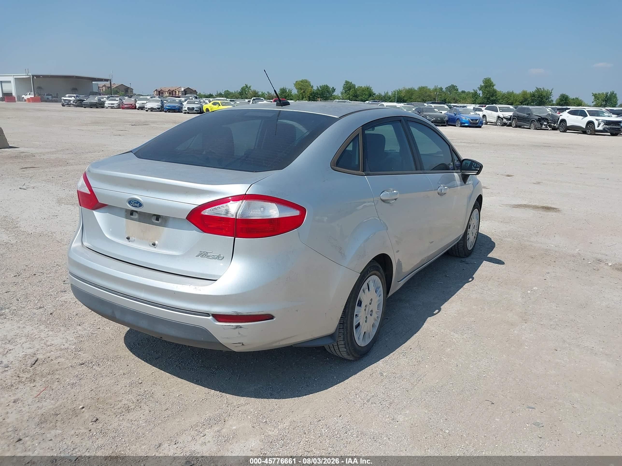 2014 Ford Fiesta S Серебряный vin: 3FADP4AJ9EM211929