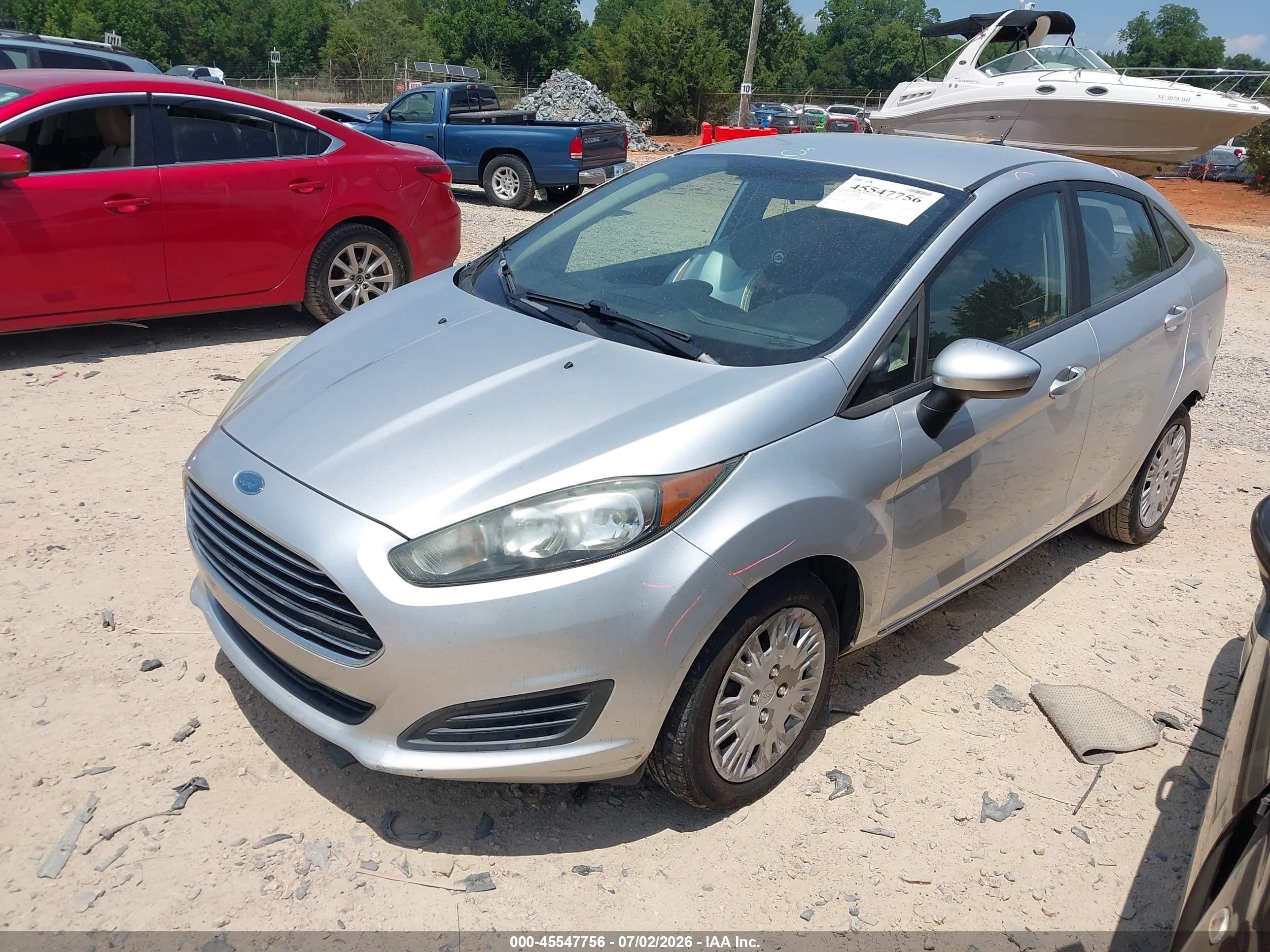 2015 Ford Fiesta S Серебряный vin: 3FADP4AJ9FM223287