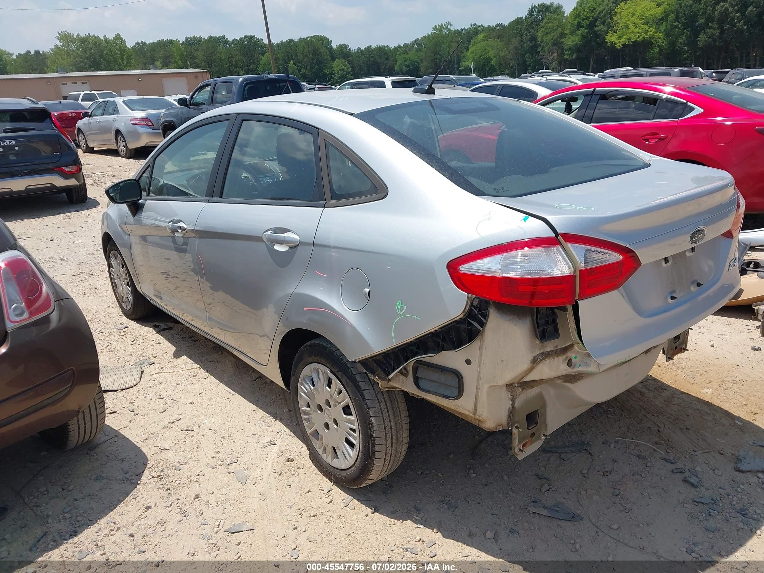 2015 Ford Fiesta S Серебряный vin: 3FADP4AJ9FM223287