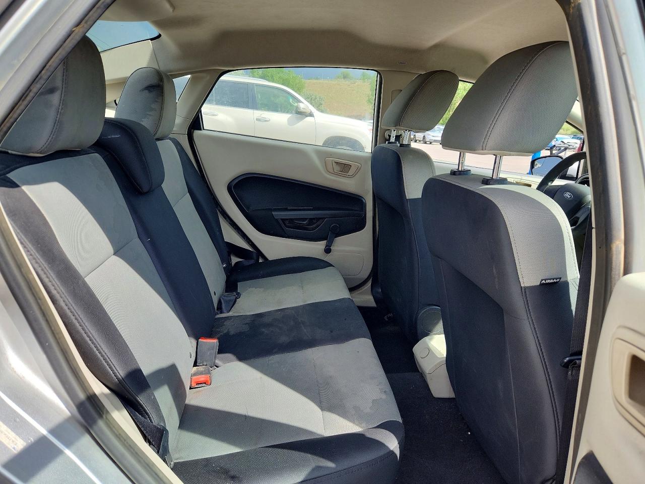 2012 Ford Fiesta S Silver vin: 3FADP4AJXCM111903