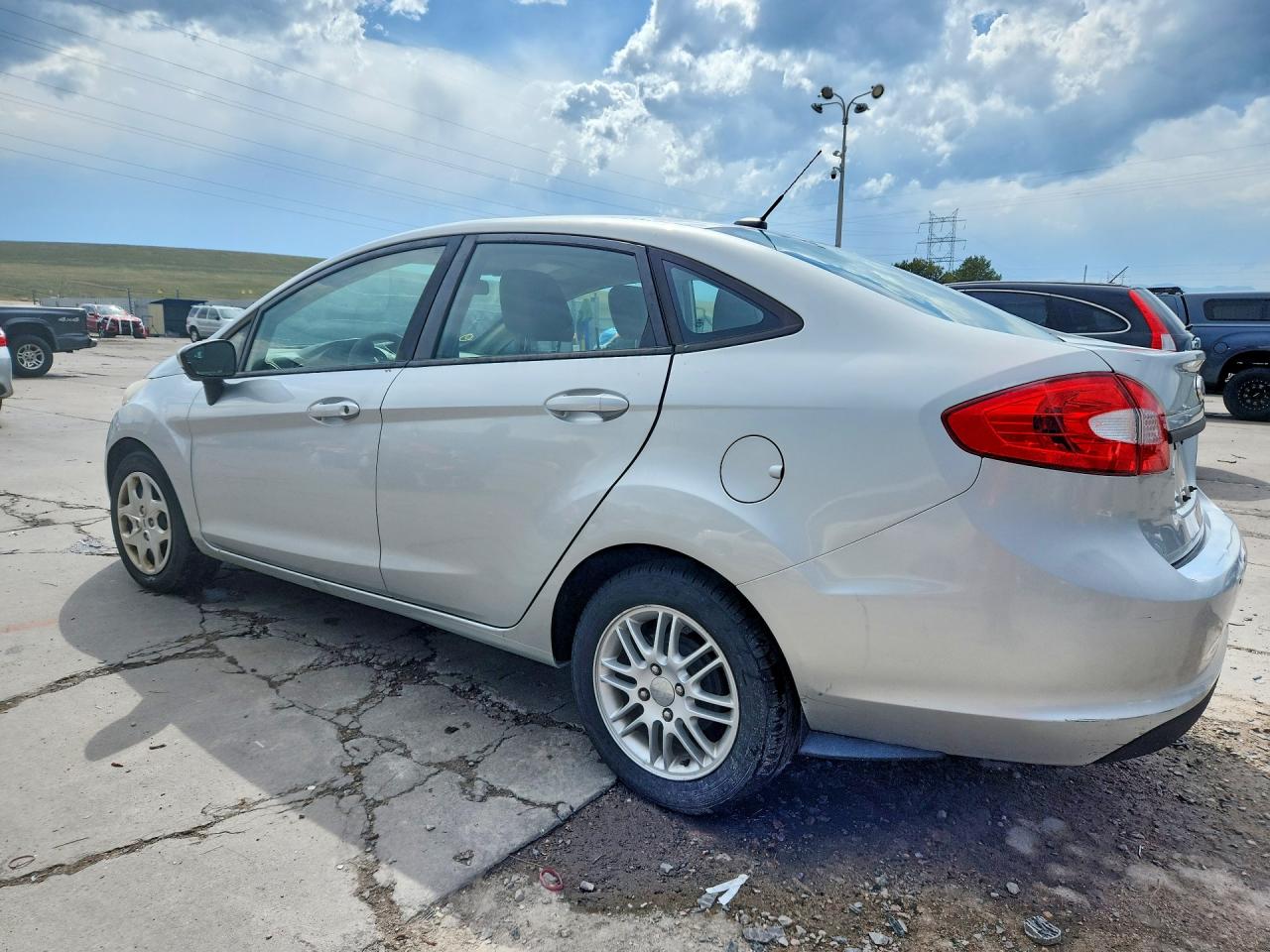 2012 Ford Fiesta S Silver vin: 3FADP4AJXCM111903