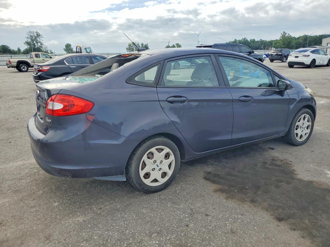 2013 Ford Fiesta S Серый vin: 3FADP4AJXDM220640