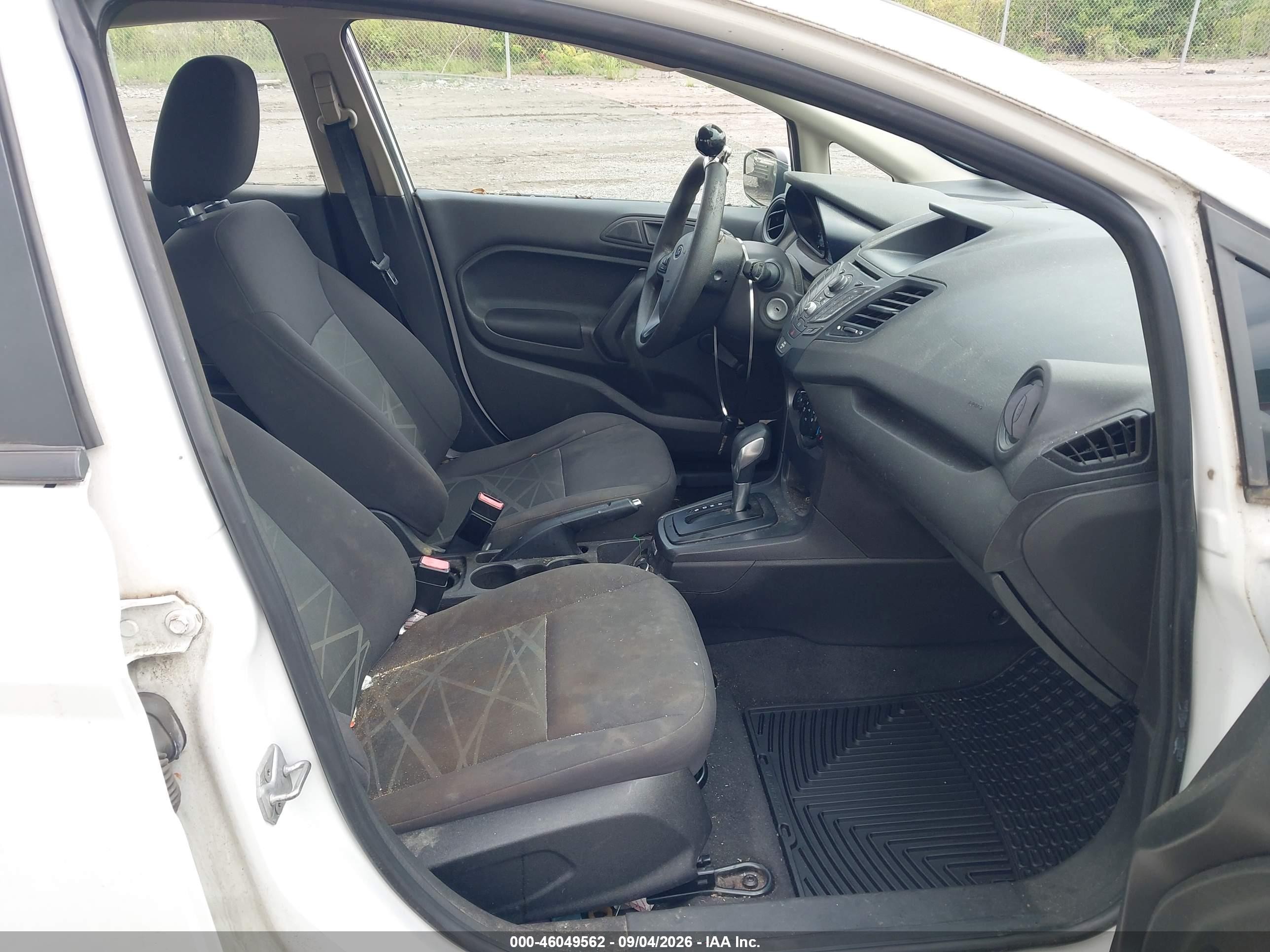 2014 Ford Fiesta S White vin: 3FADP4AJXEM153667