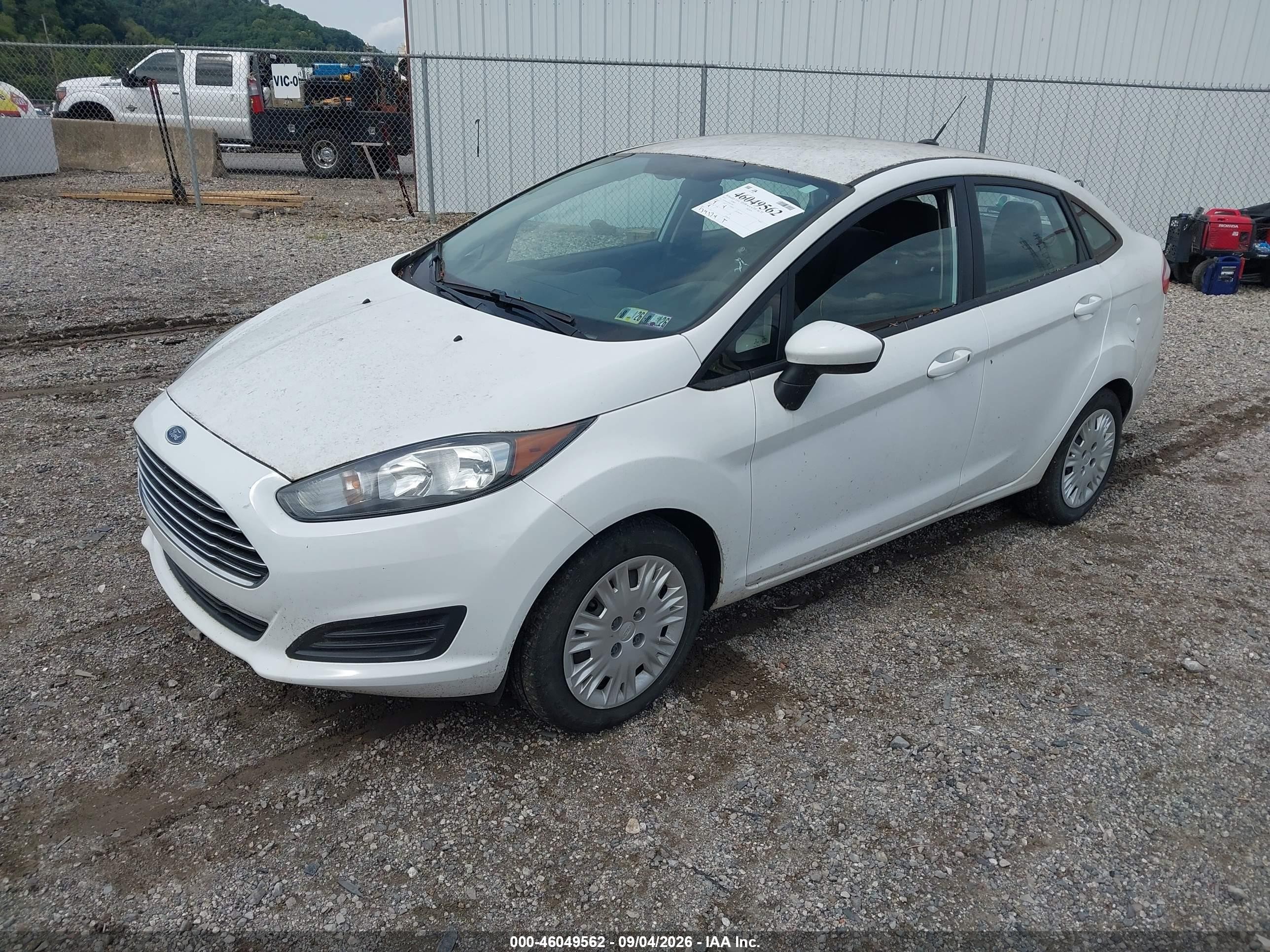 2014 Ford Fiesta S White vin: 3FADP4AJXEM153667