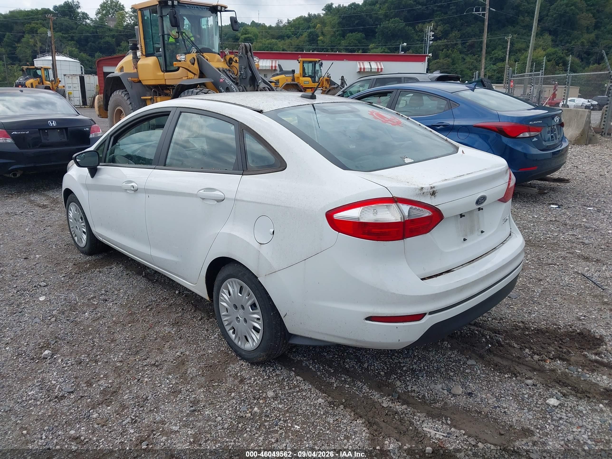2014 Ford Fiesta S White vin: 3FADP4AJXEM153667