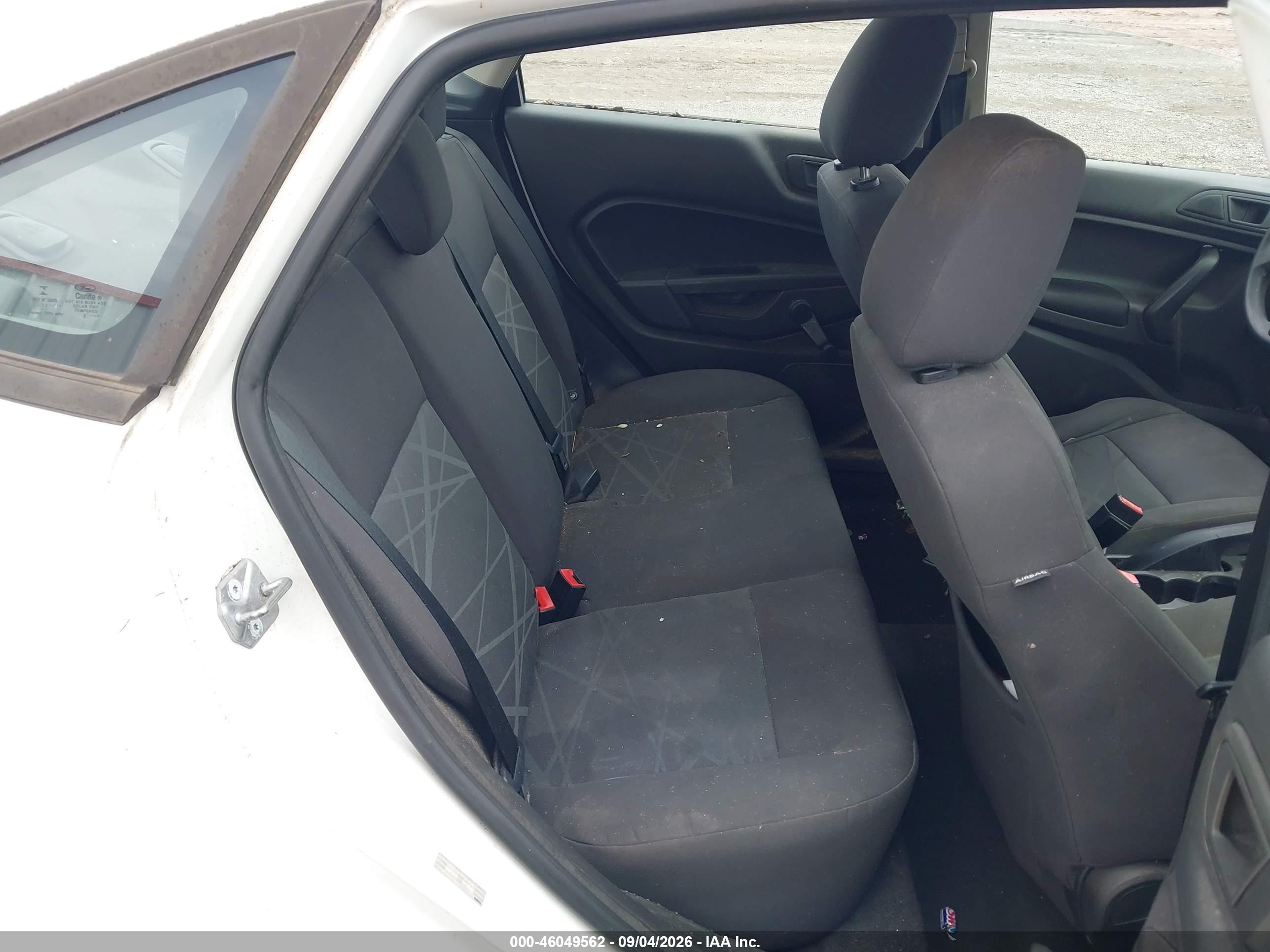 2014 Ford Fiesta S White vin: 3FADP4AJXEM153667