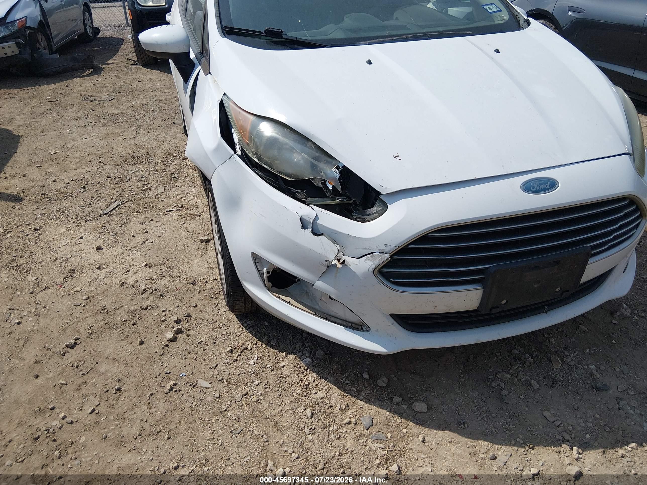 2015 Ford Fiesta S White vin: 3FADP4AJXFM220818