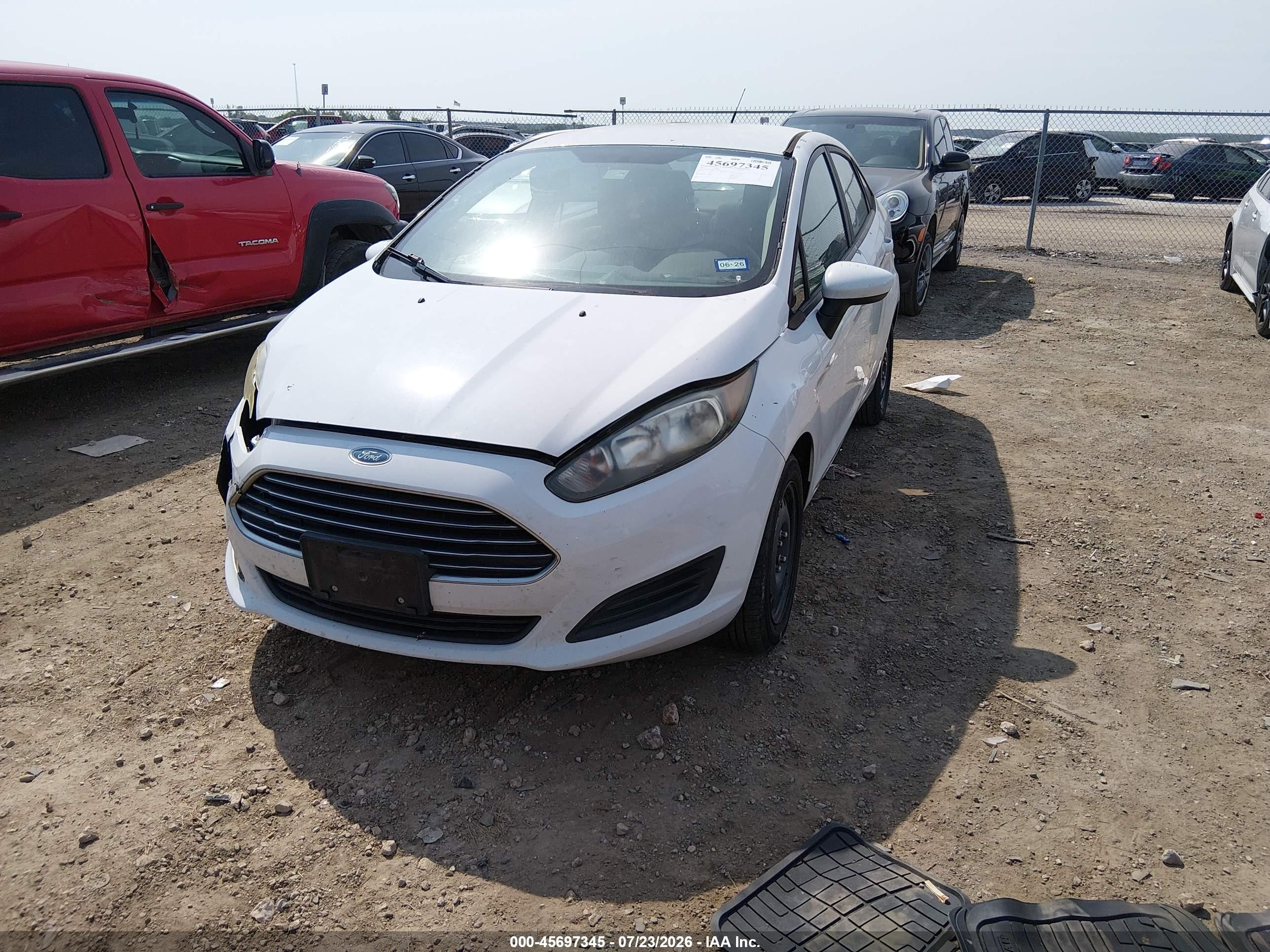 2015 Ford Fiesta S White vin: 3FADP4AJXFM220818