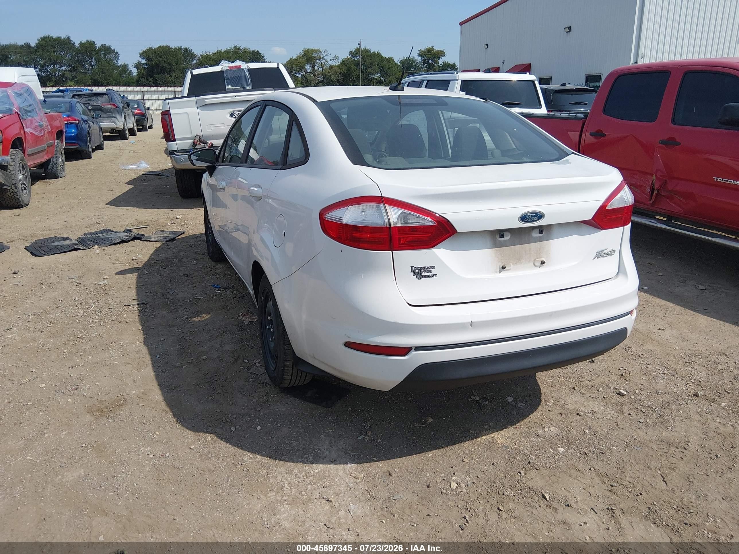2015 Ford Fiesta S White vin: 3FADP4AJXFM220818