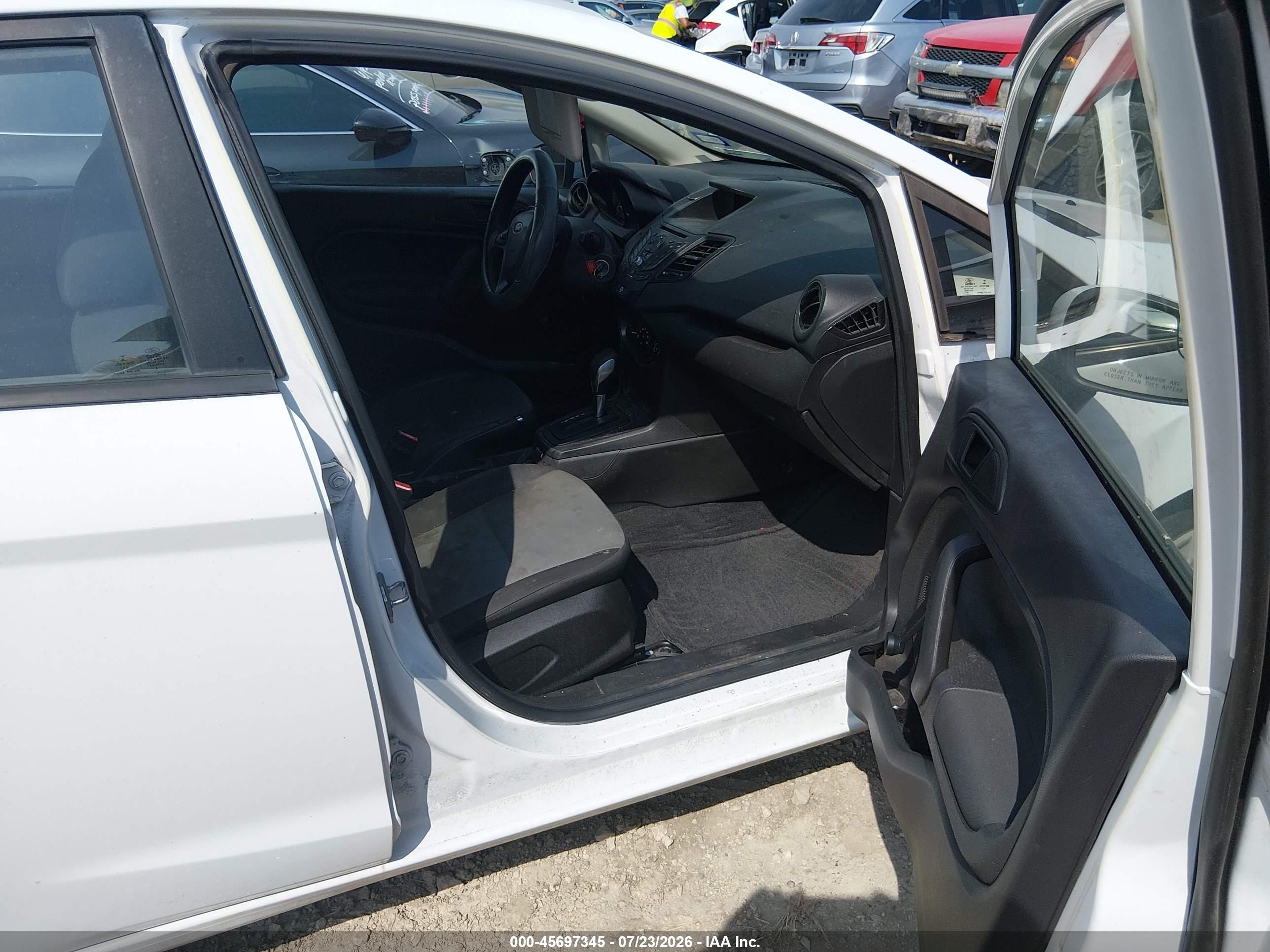 2015 Ford Fiesta S White vin: 3FADP4AJXFM220818