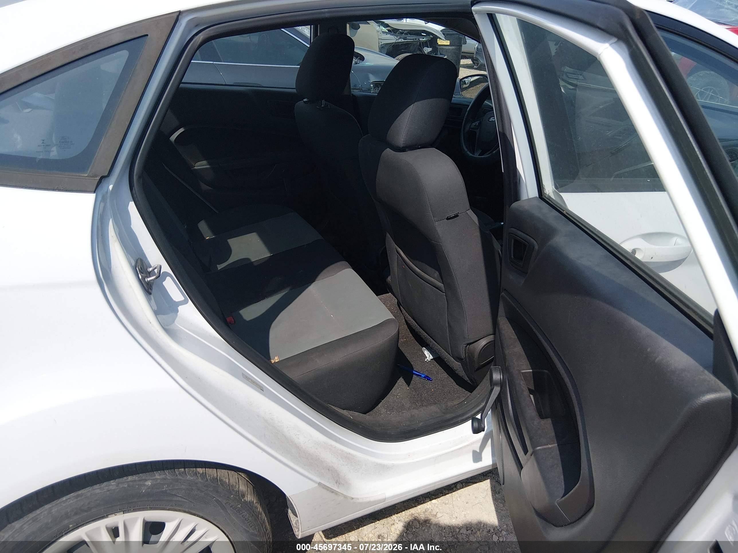 2015 Ford Fiesta S White vin: 3FADP4AJXFM220818