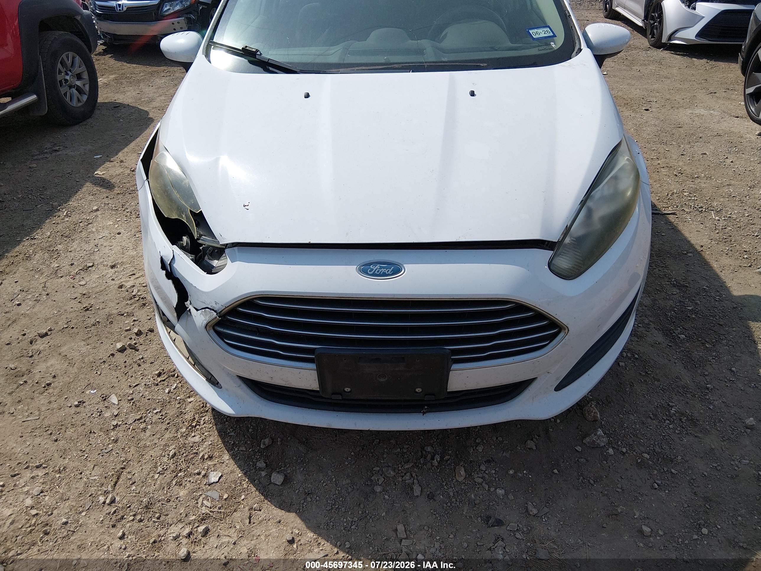 2015 Ford Fiesta S White vin: 3FADP4AJXFM220818