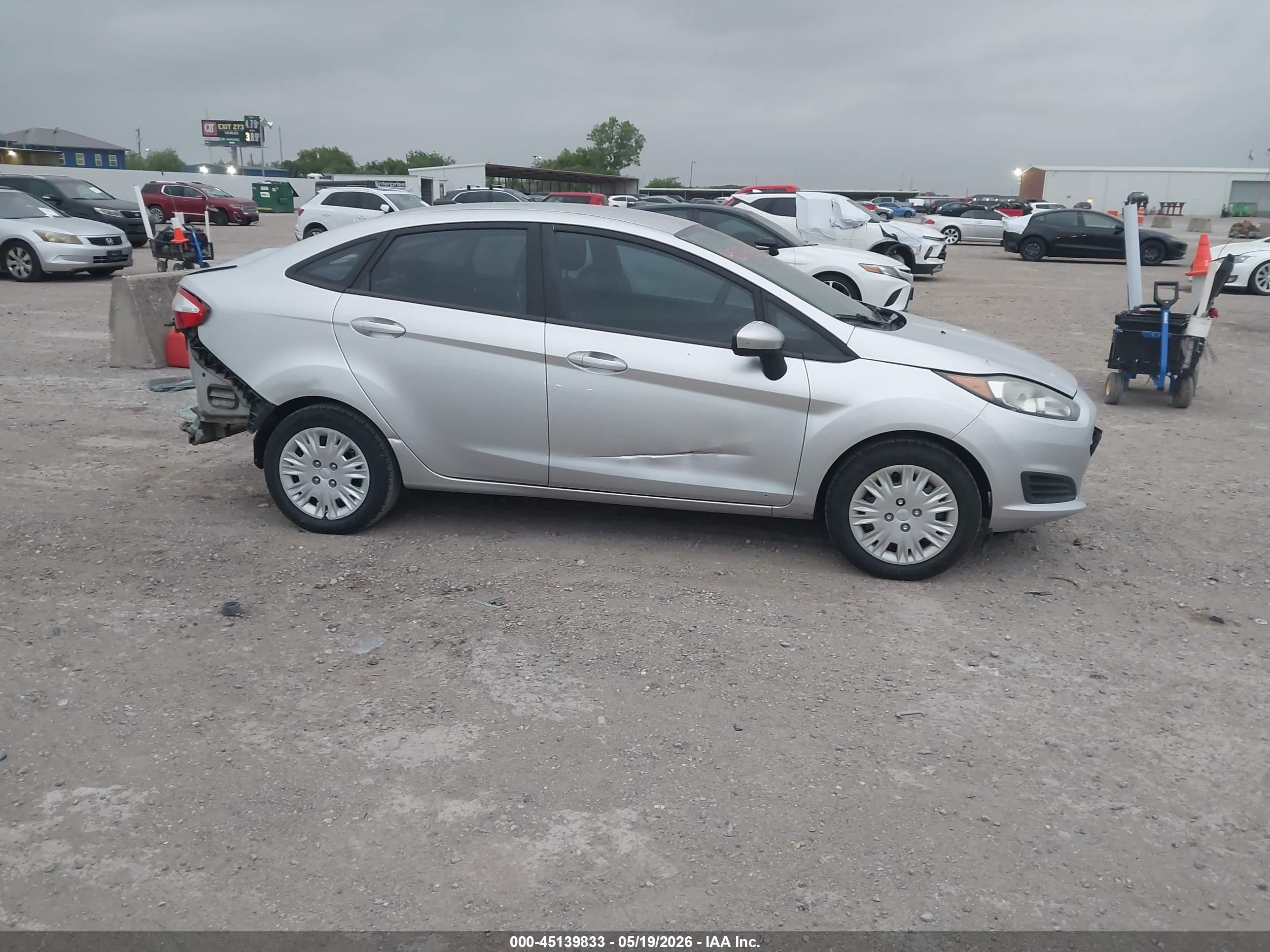 2018 Ford Fiesta S Silver vin: 3FADP4AJXJM142694