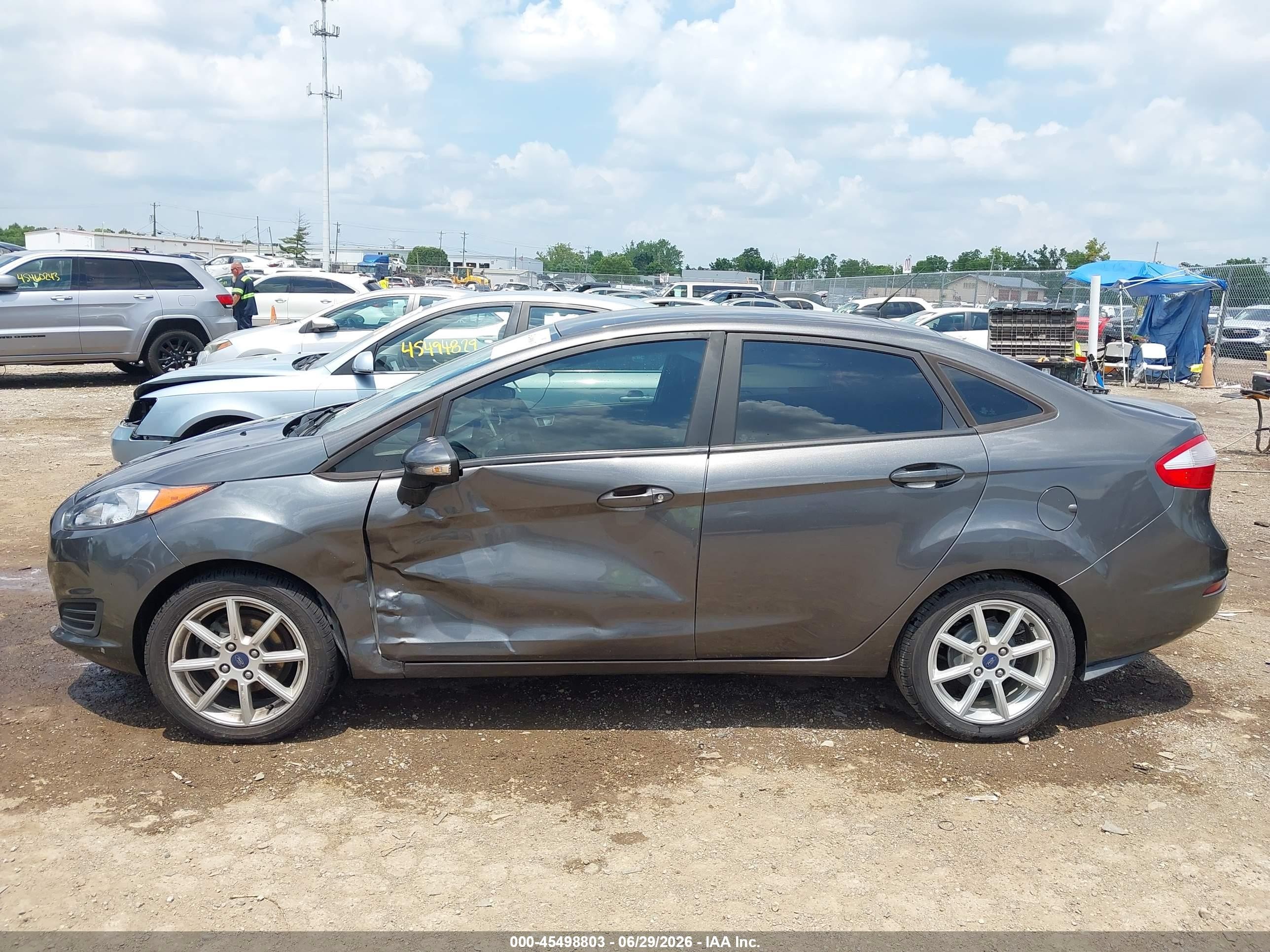 2015 Ford Fiesta Se Gray vin: 3FADP4BE1FM141376
