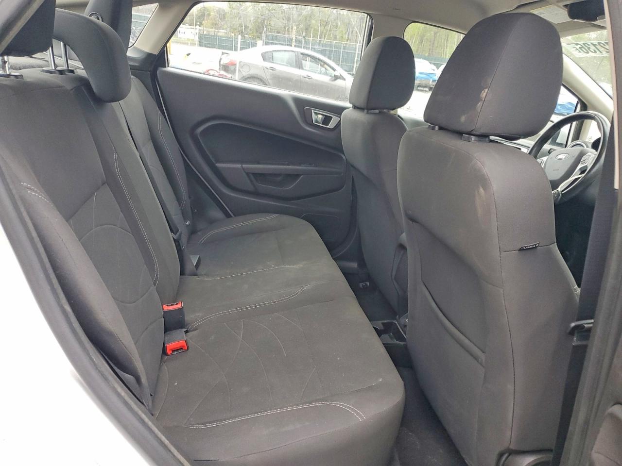 2014 Ford Fiesta Se Белый vin: 3FADP4BE2EM170982