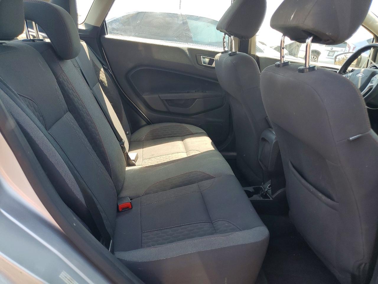 2014 Ford Fiesta Se Серебряный vin: 3FADP4BJ0EM241691