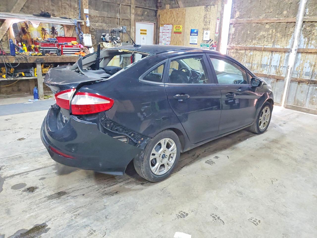 2015 Ford Fiesta Se Черный vin: 3FADP4BJ0FM146114