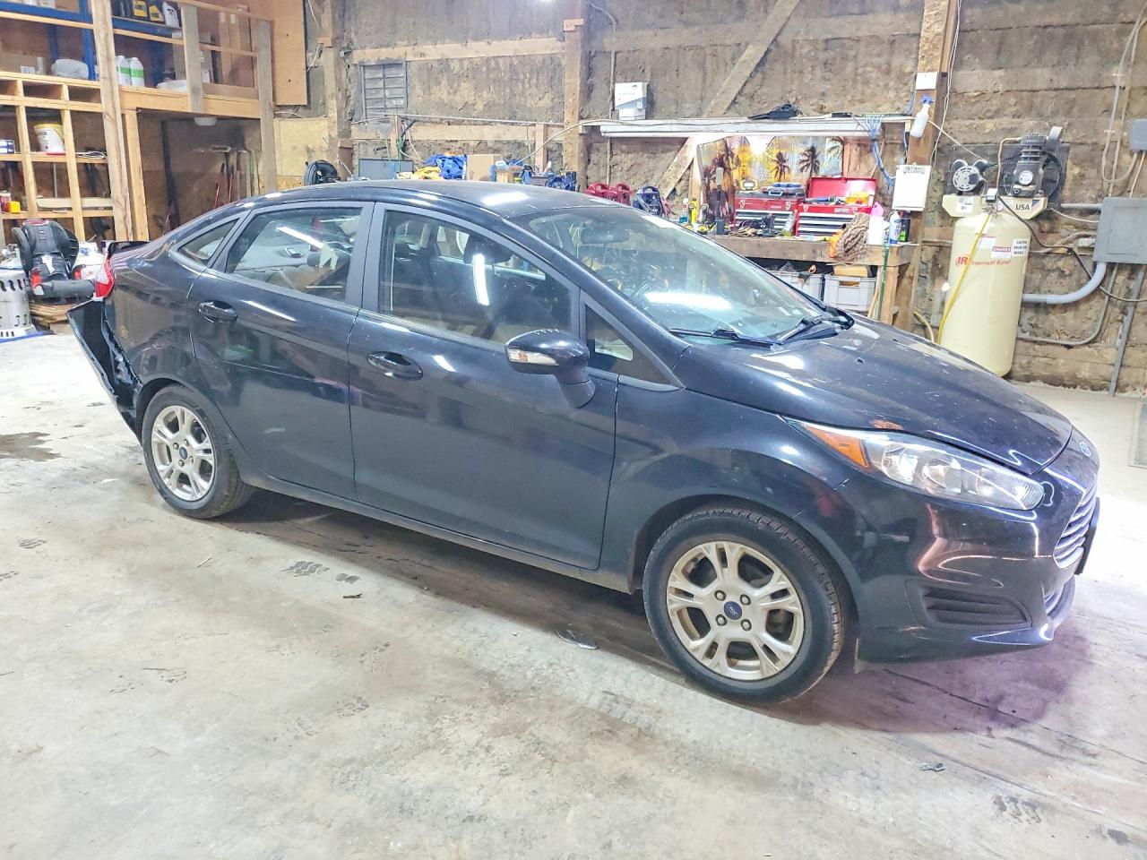 2015 Ford Fiesta Se Черный vin: 3FADP4BJ0FM146114