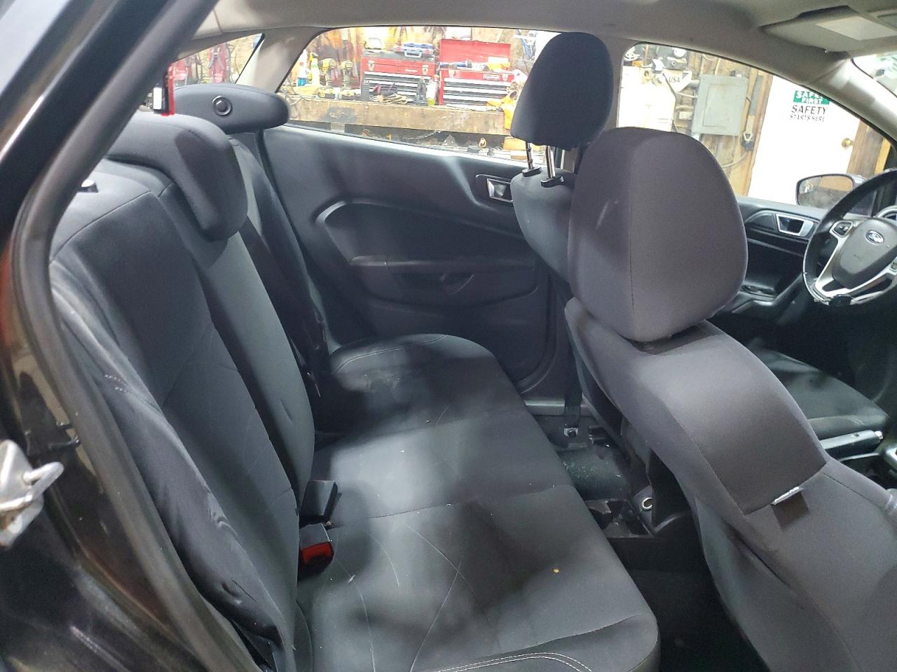 2015 Ford Fiesta Se Черный vin: 3FADP4BJ0FM146114