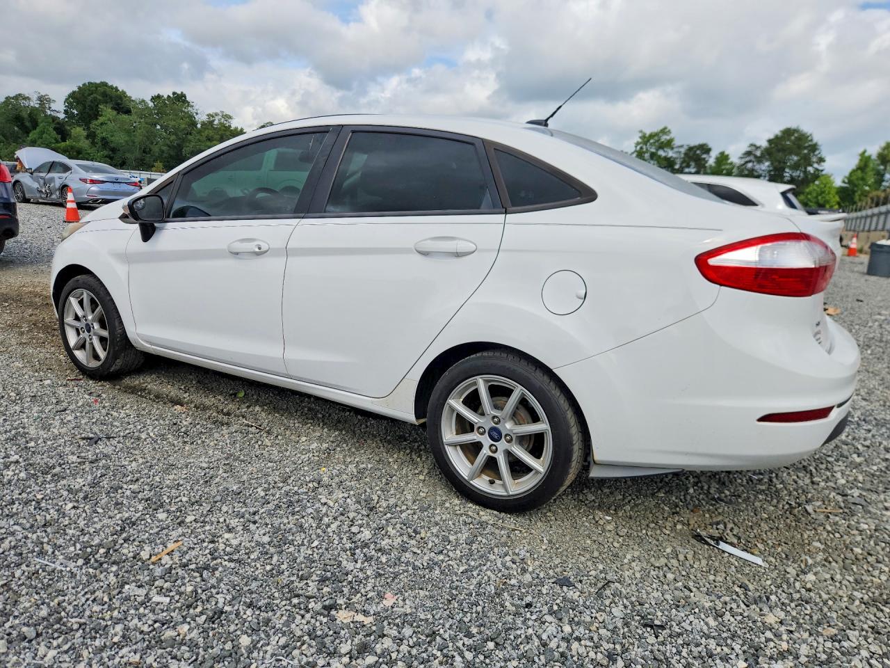 2015 Ford Fiesta Se White vin: 3FADP4BJ0FM164595