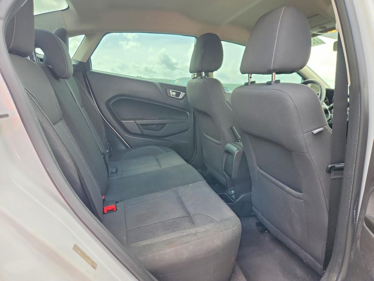 2015 Ford Fiesta Se White vin: 3FADP4BJ0FM164595