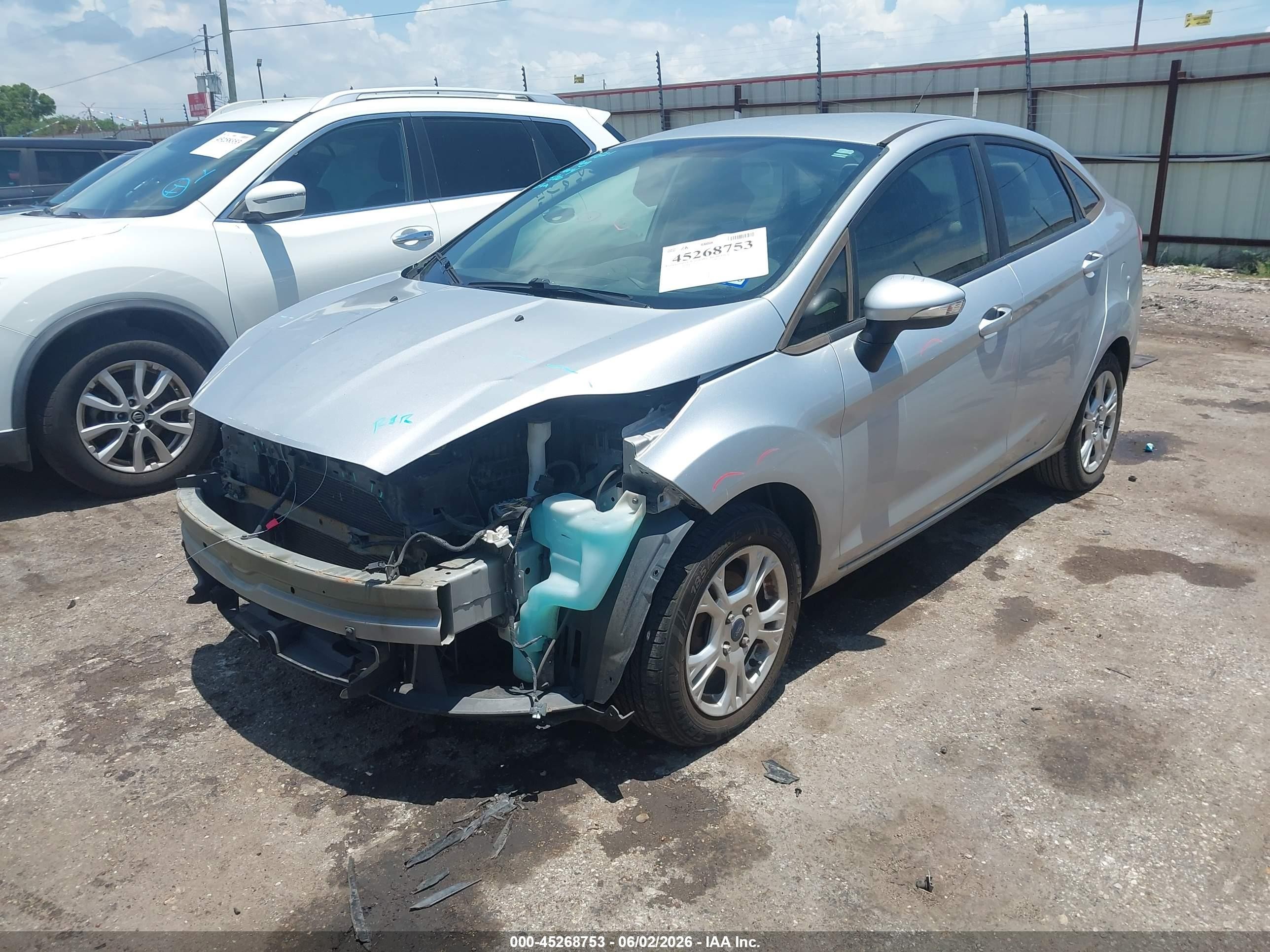 2015 Ford Fiesta Se Серебряный vin: 3FADP4BJ0FM167027