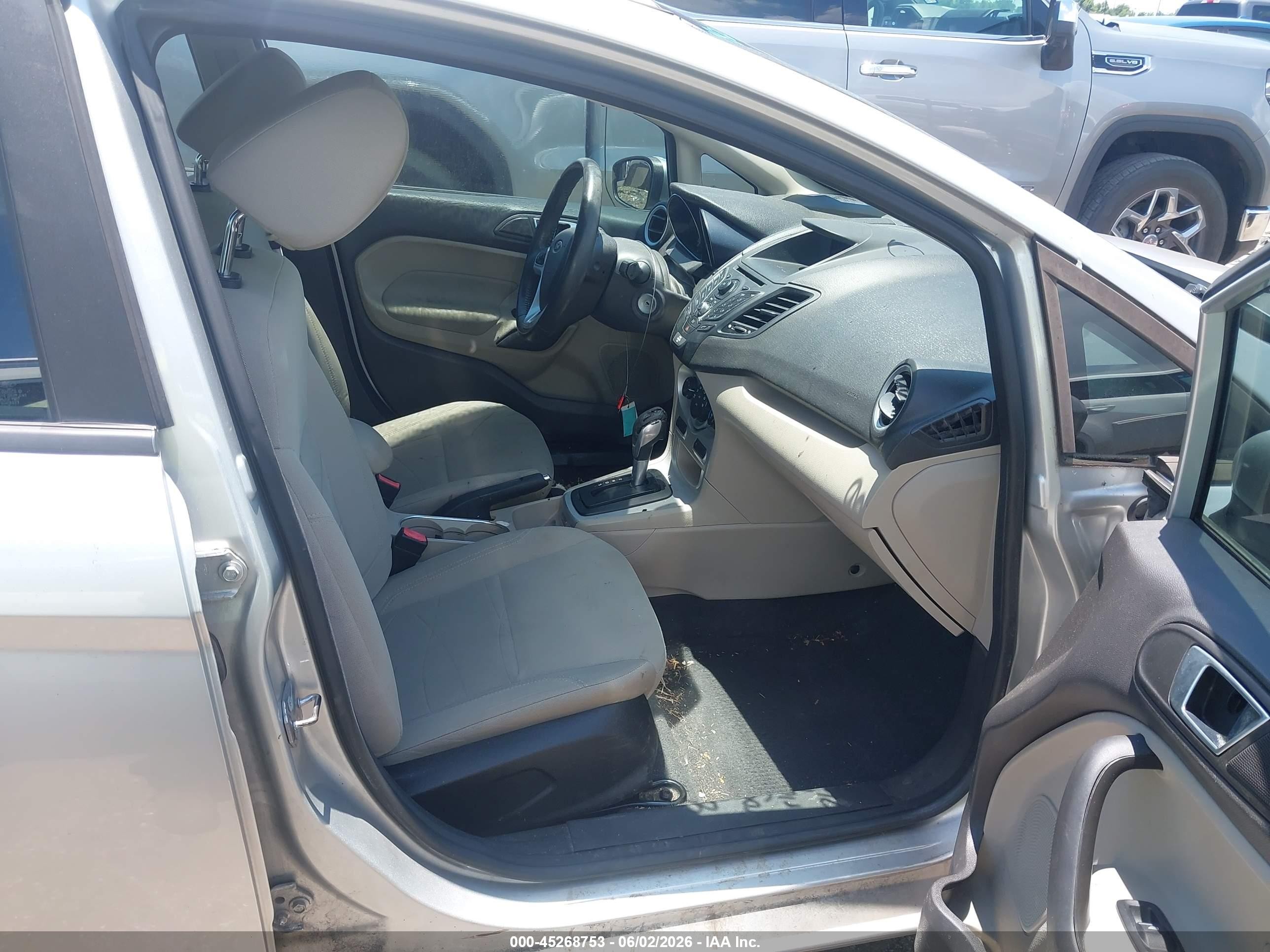 2015 Ford Fiesta Se Серебряный vin: 3FADP4BJ0FM167027