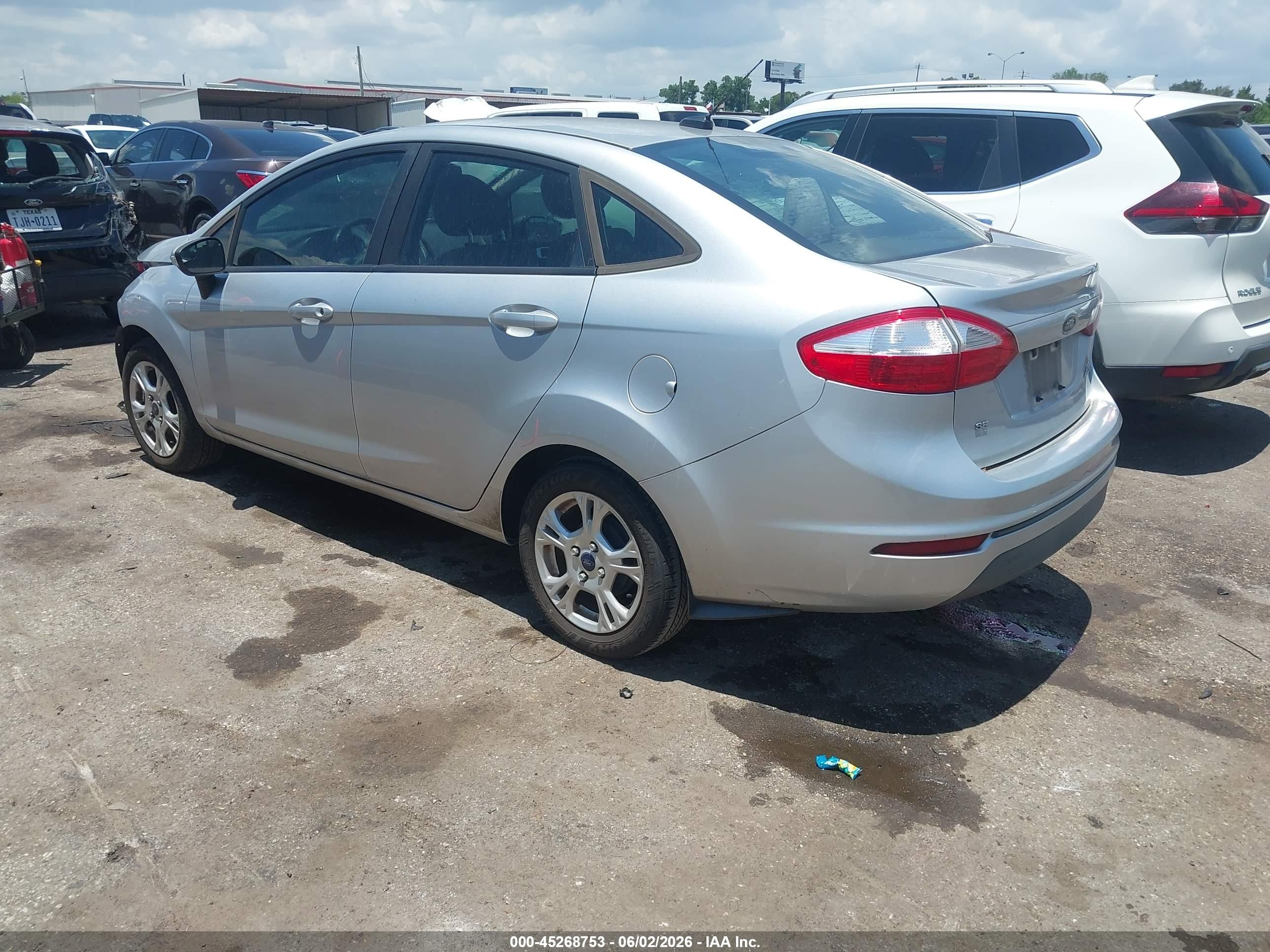 2015 Ford Fiesta Se Серебряный vin: 3FADP4BJ0FM167027
