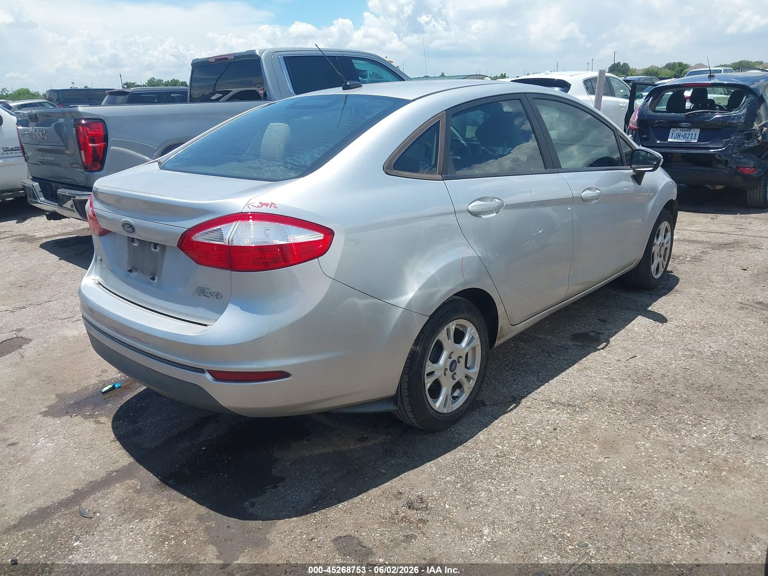 2015 Ford Fiesta Se Серебряный vin: 3FADP4BJ0FM167027
