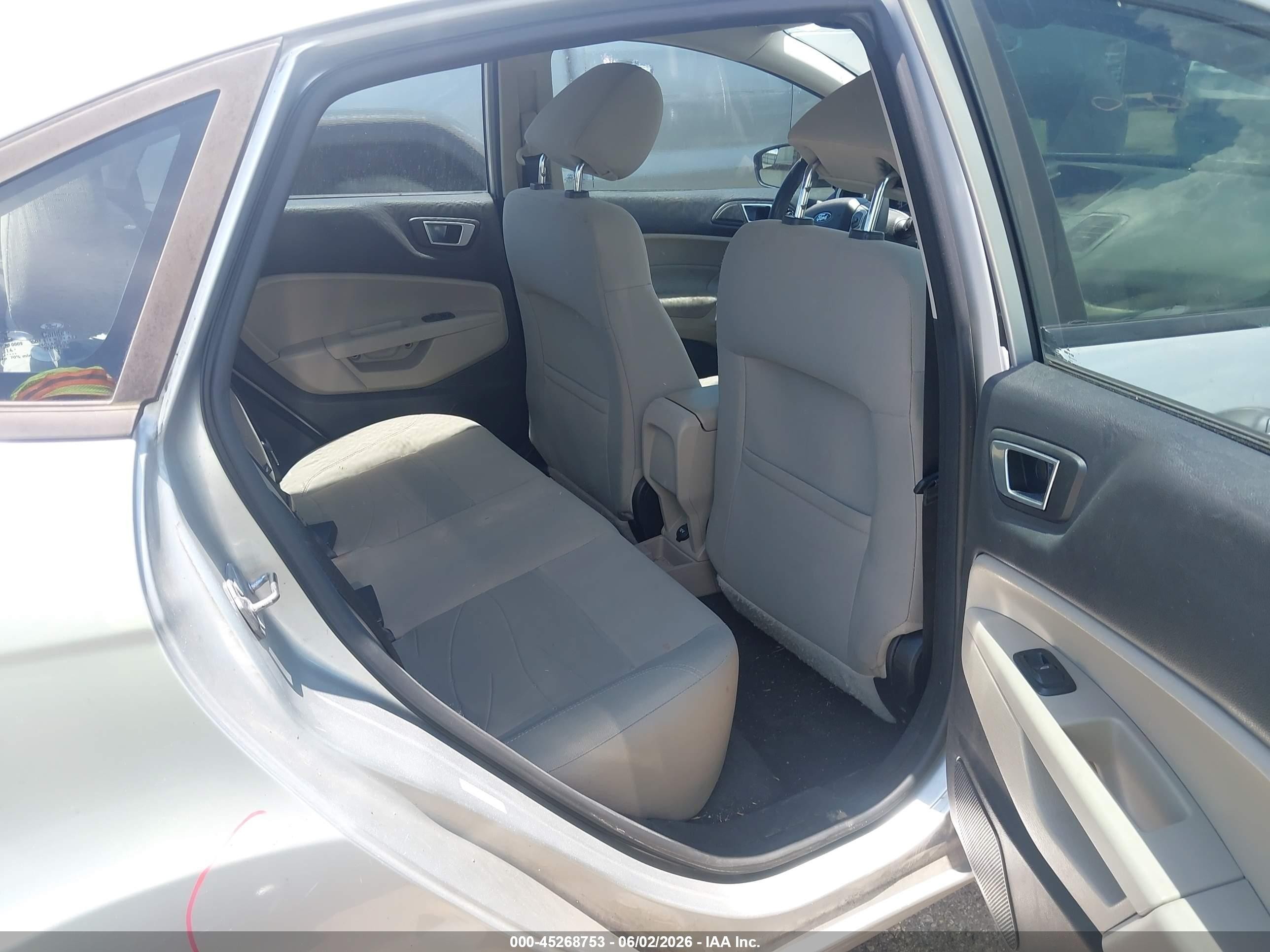 2015 Ford Fiesta Se Серебряный vin: 3FADP4BJ0FM167027