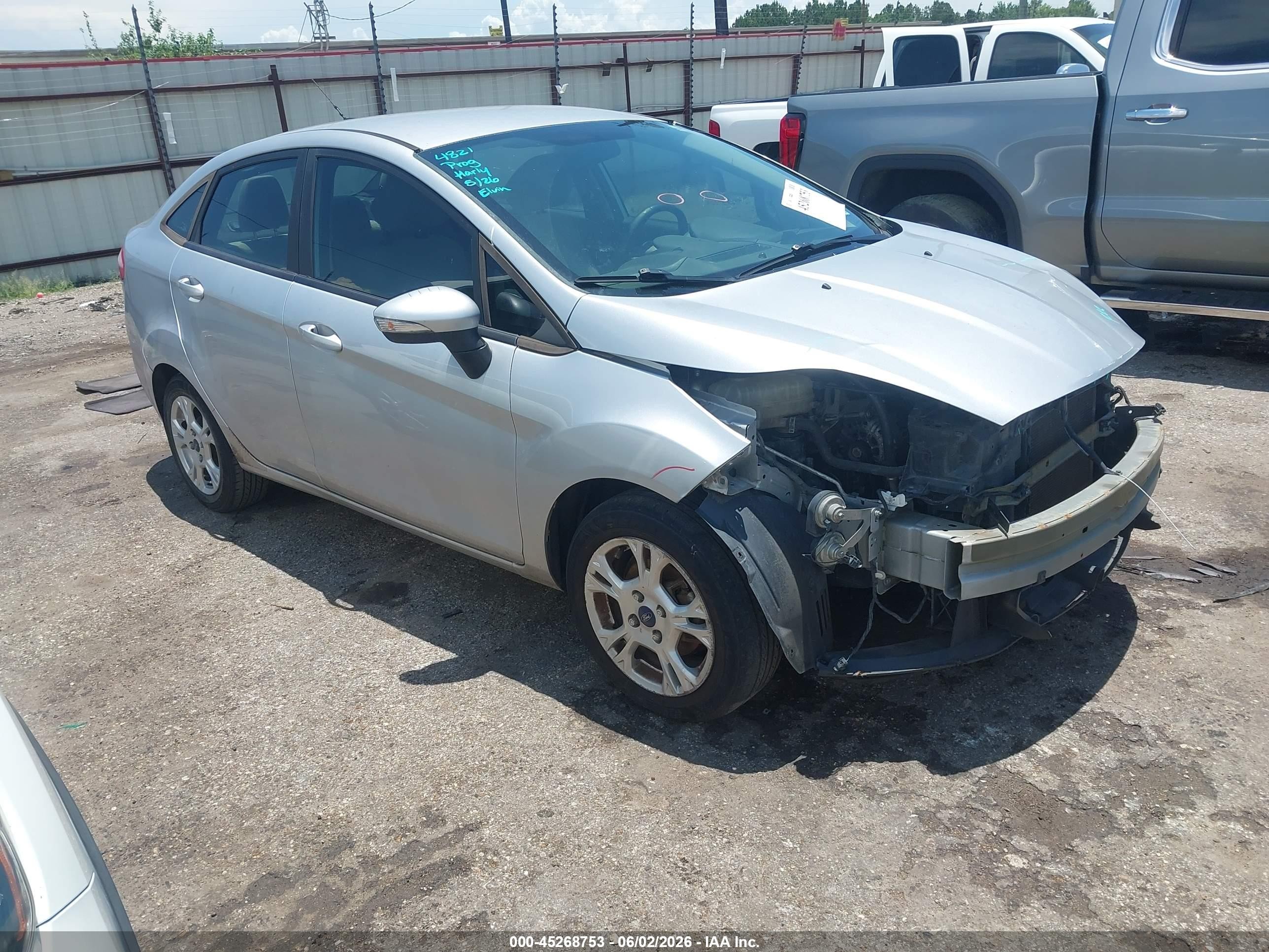 2015 Ford Fiesta Se Серебряный vin: 3FADP4BJ0FM167027