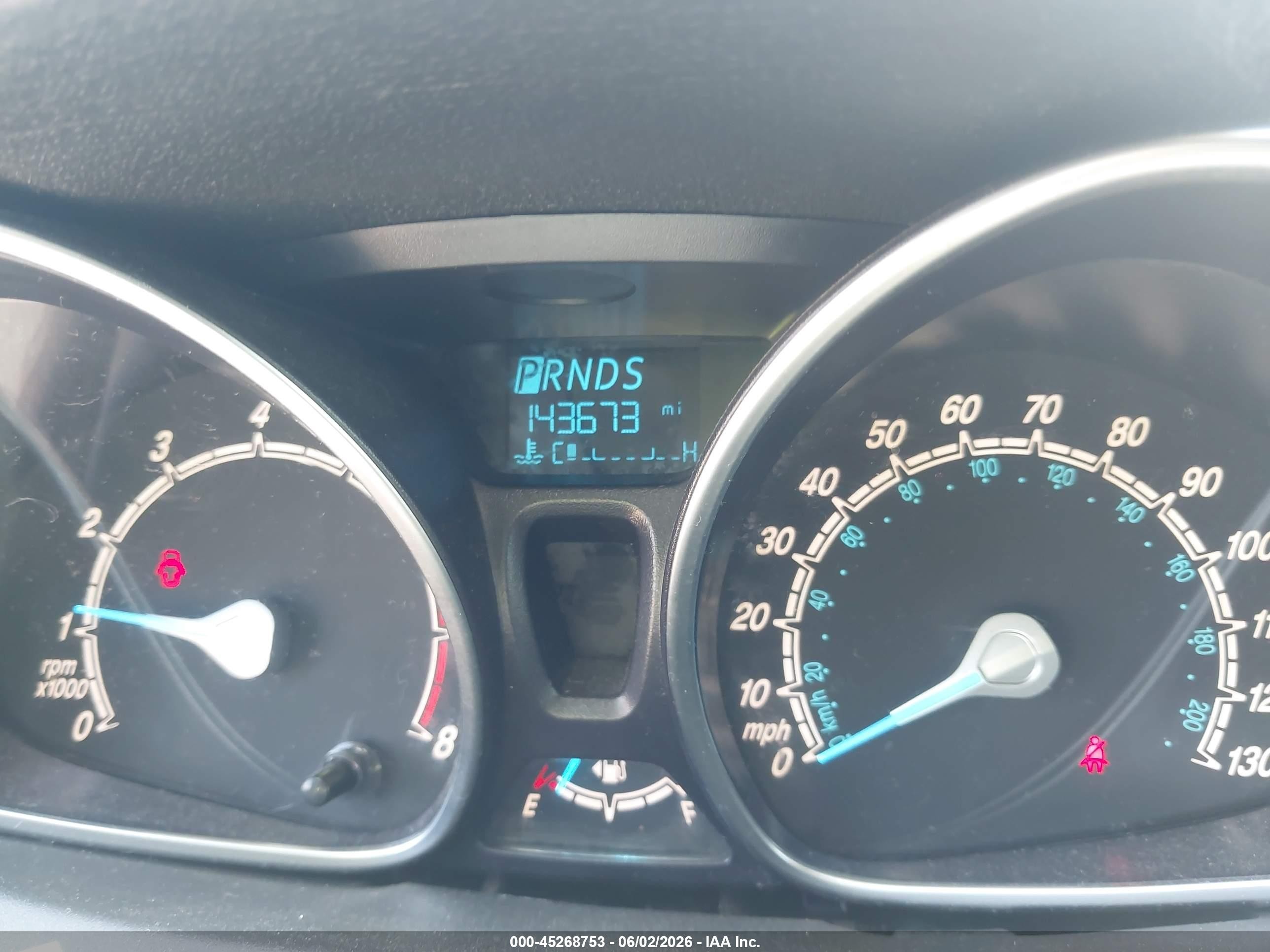 2015 Ford Fiesta Se Серебряный vin: 3FADP4BJ0FM167027