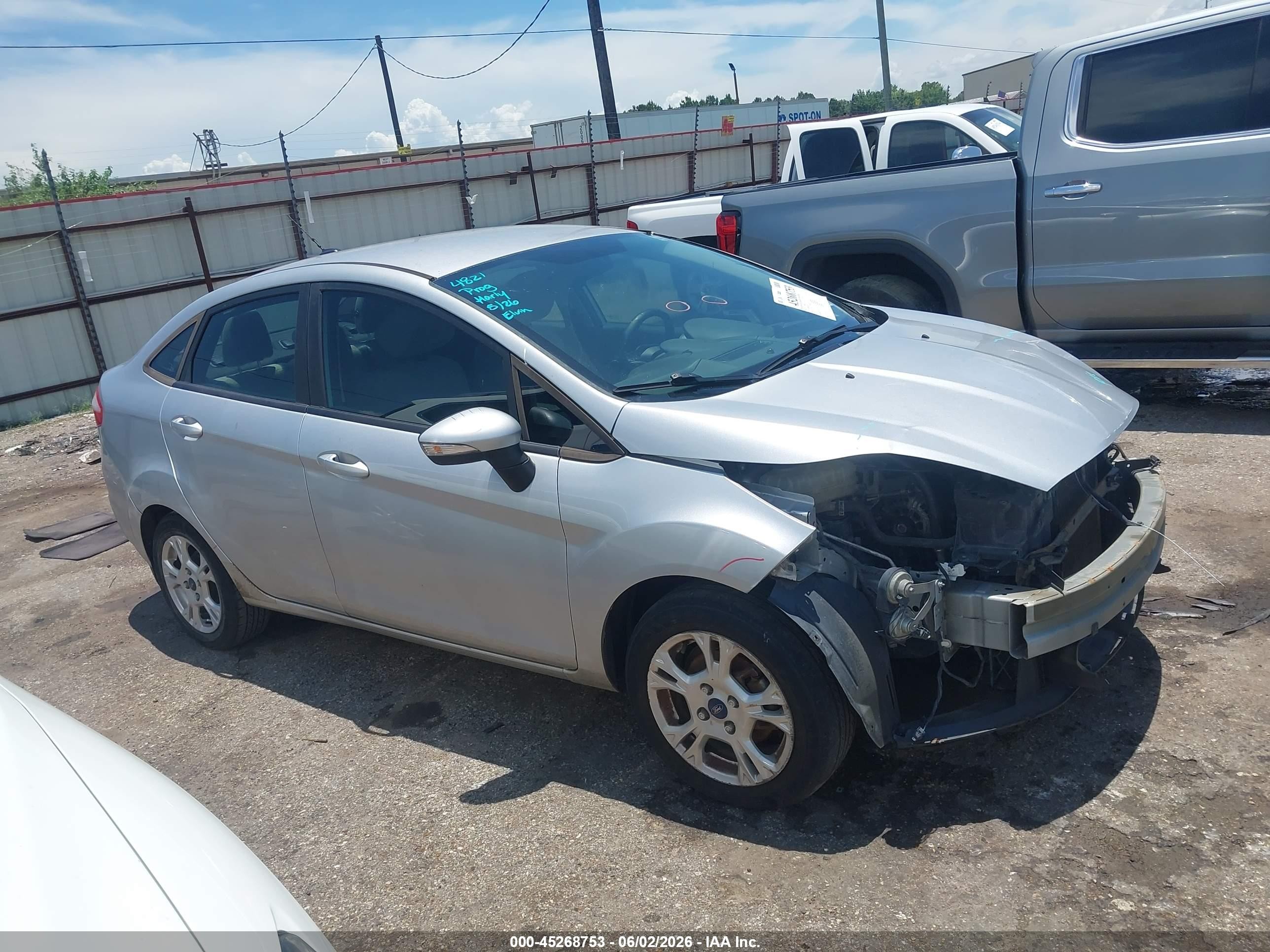 2015 Ford Fiesta Se Серебряный vin: 3FADP4BJ0FM167027