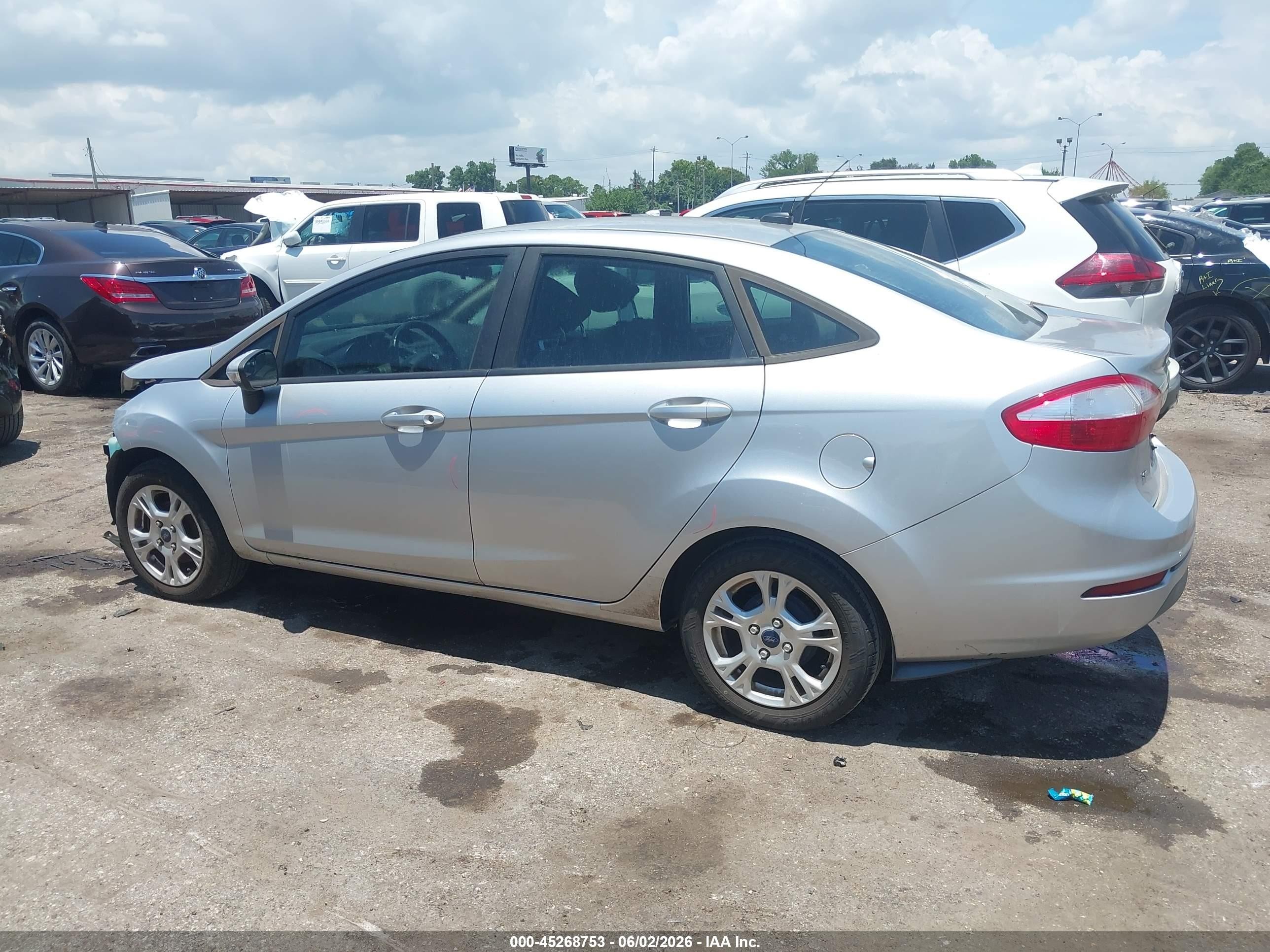 2015 Ford Fiesta Se Серебряный vin: 3FADP4BJ0FM167027