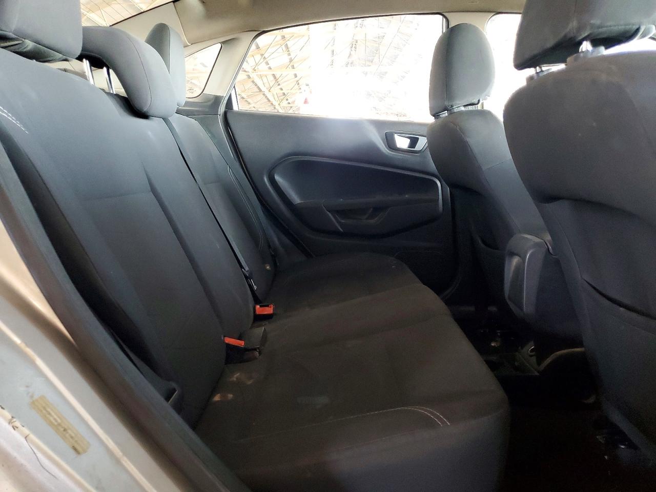 2015 Ford Fiesta Se Silver vin: 3FADP4BJ0FM196107